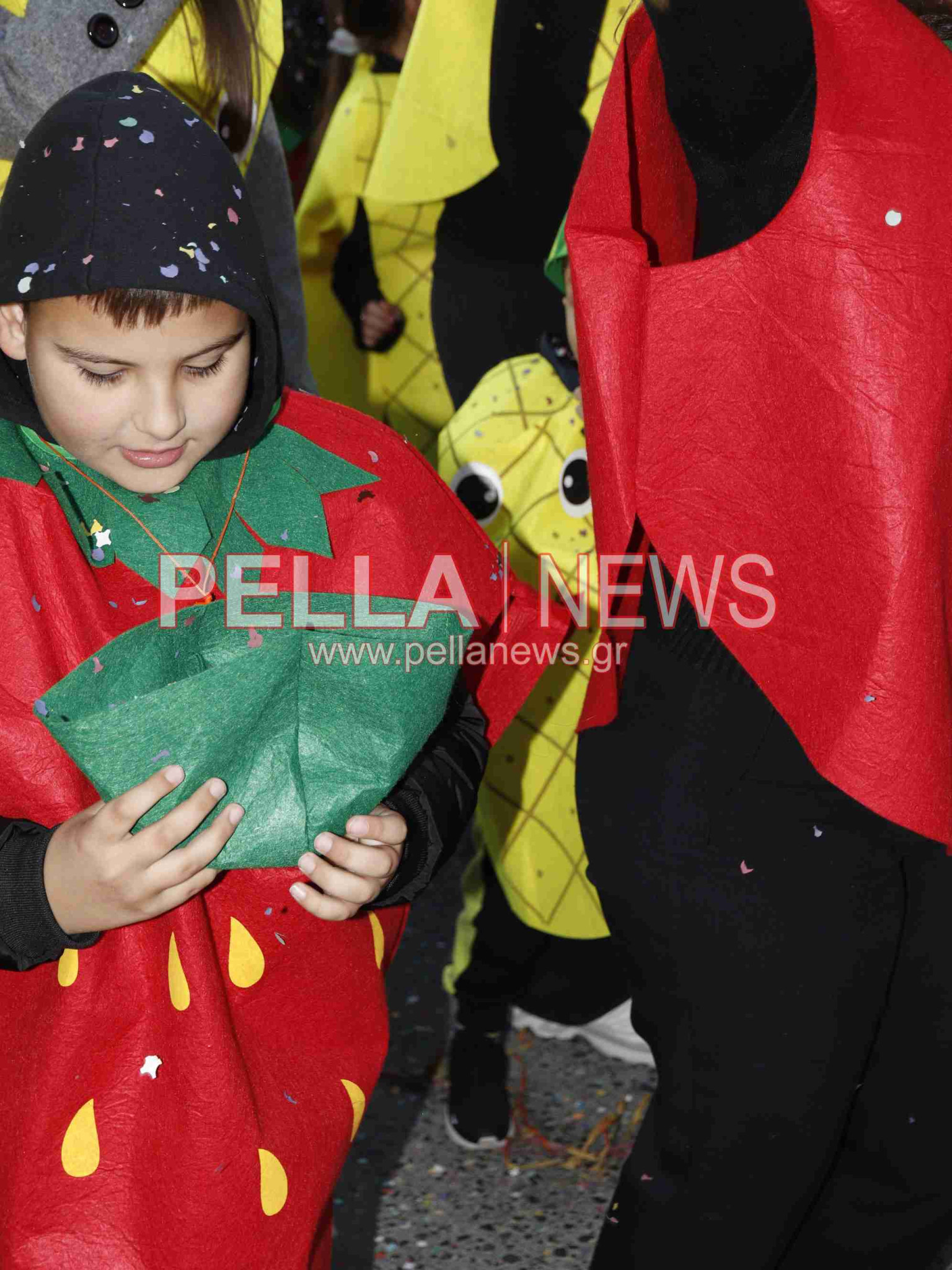 Σκυδραϊκό καρναβάλι: Η καλή και η κακή διατροφή, οι σούπερ ήρωες και ο γάμος στο χωριό η πρώτη τριάδα της παρέλασης