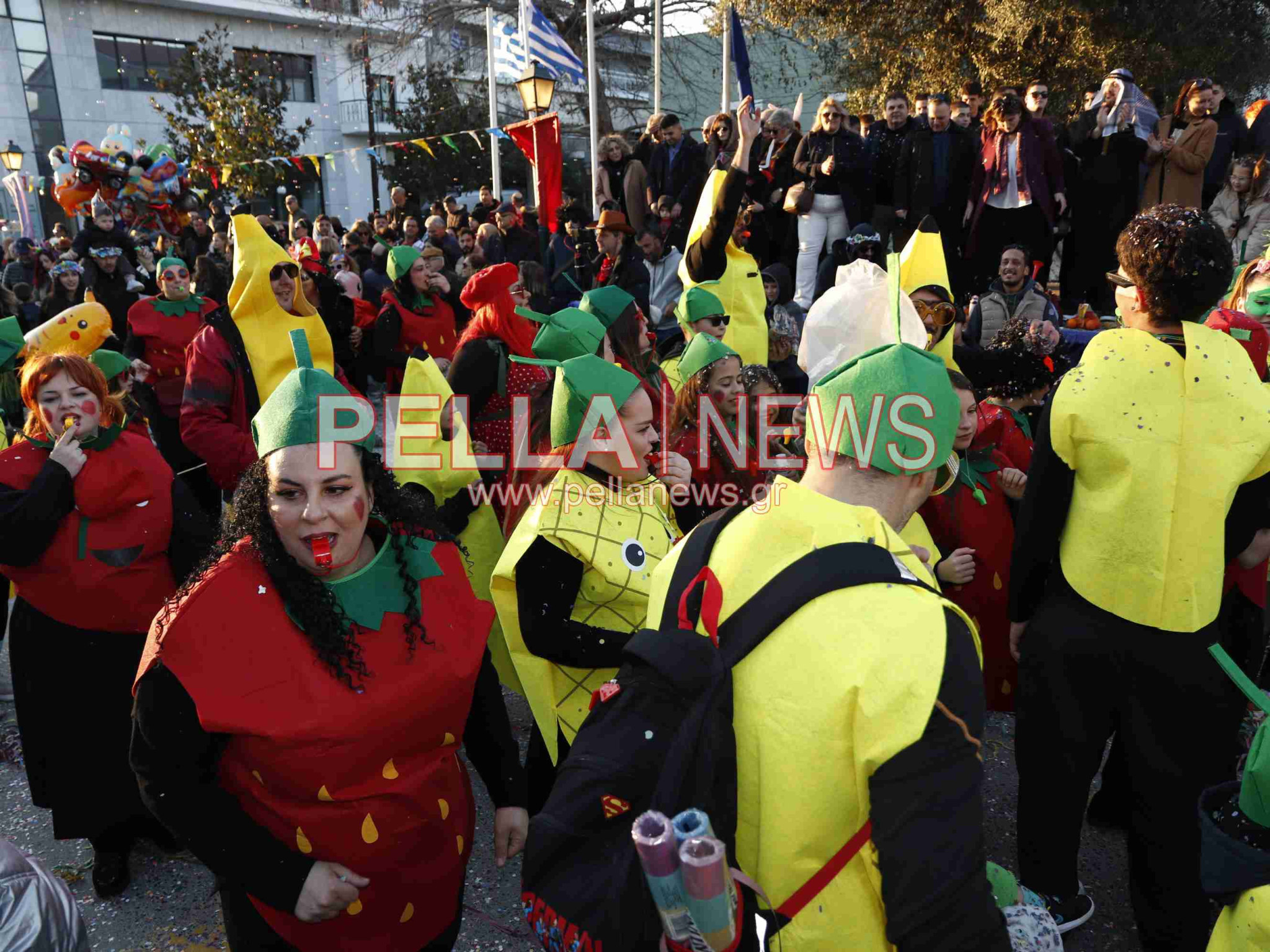 Σκυδραϊκό καρναβάλι: Η καλή και η κακή διατροφή, οι σούπερ ήρωες και ο γάμος στο χωριό η πρώτη τριάδα της παρέλασης