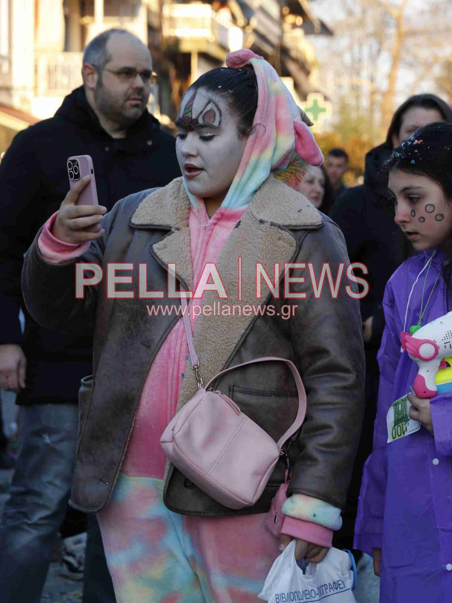 Σκυδραϊκό καρναβάλι: Η καλή και η κακή διατροφή, οι σούπερ ήρωες και ο γάμος στο χωριό η πρώτη τριάδα της παρέλασης