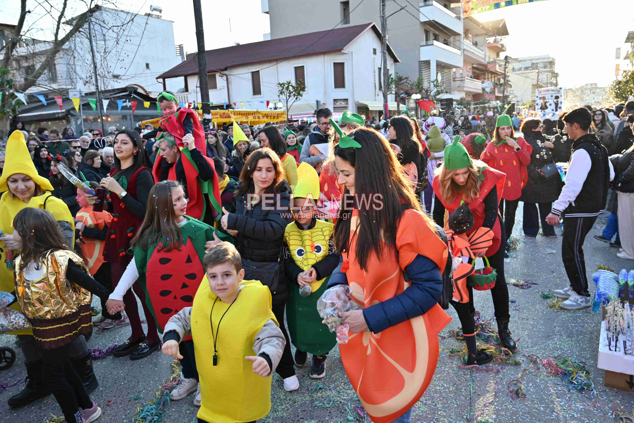 Σκυδραϊκό καρναβάλι: Η καλή και η κακή διατροφή, οι σούπερ ήρωες και ο γάμος στο χωριό η πρώτη τριάδα της παρέλασης