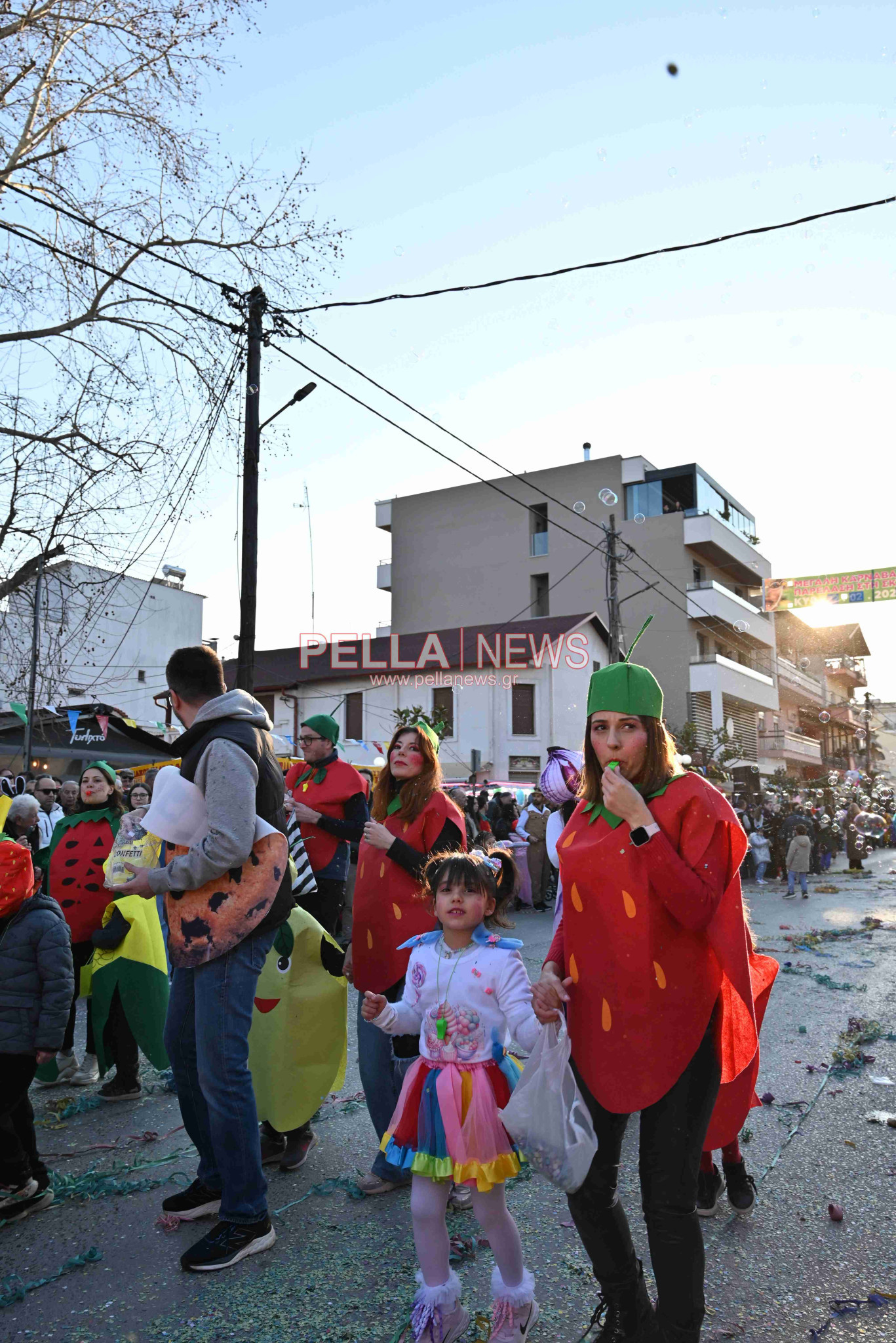 Σκυδραϊκό καρναβάλι: Η καλή και η κακή διατροφή, οι σούπερ ήρωες και ο γάμος στο χωριό η πρώτη τριάδα της παρέλασης