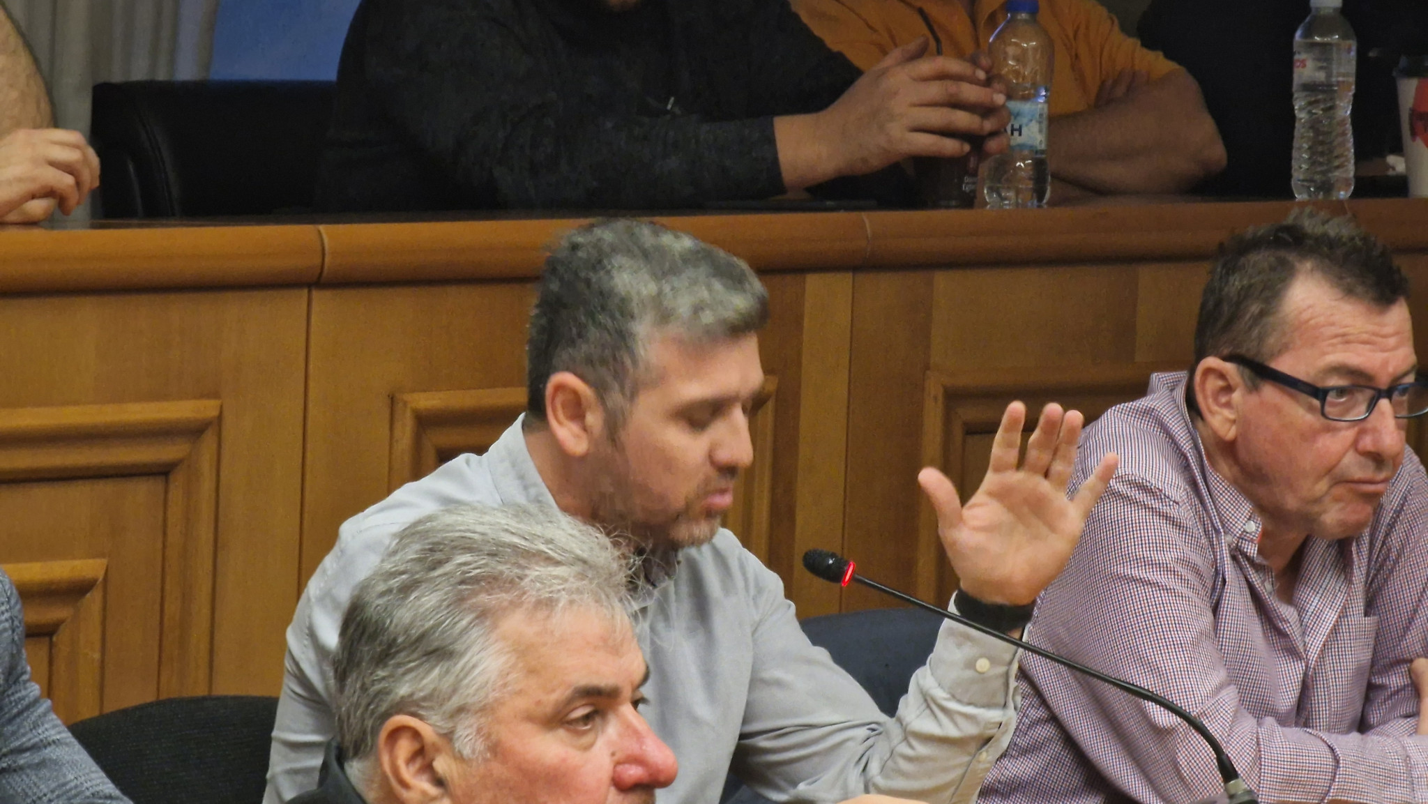 Μαραθώνια συνεδρίαση με εντάσεις, αιχμές και πολιτικά μηνύματα στο Δημοτικό Συμβούλιο Αλμωπίας