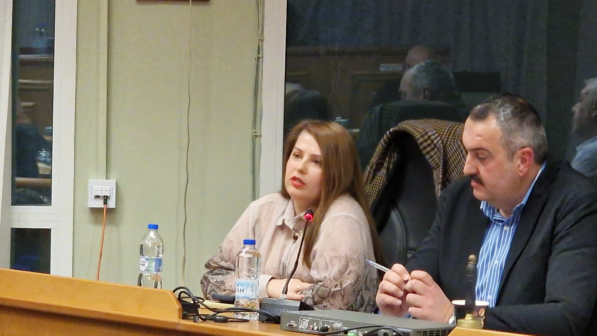 Μαραθώνια συνεδρίαση με εντάσεις, αιχμές και πολιτικά μηνύματα στο Δημοτικό Συμβούλιο Αλμωπίας