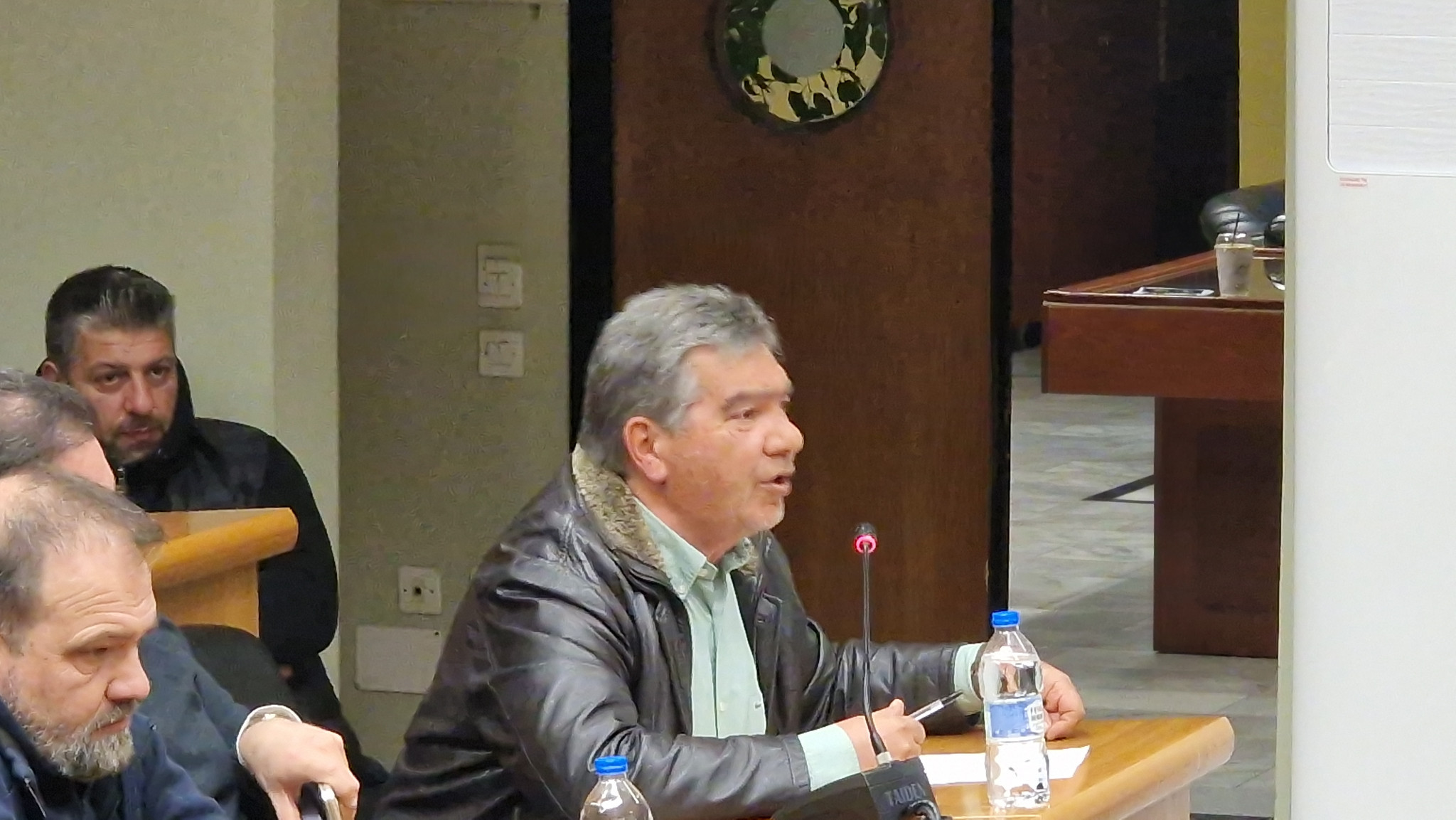 Μαραθώνια συνεδρίαση με εντάσεις, αιχμές και πολιτικά μηνύματα στο Δημοτικό Συμβούλιο Αλμωπίας