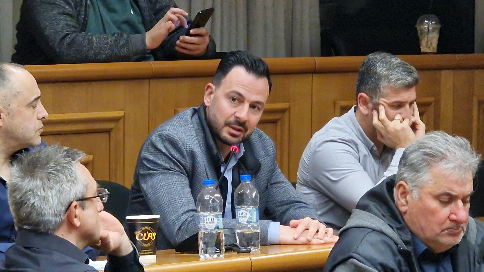 Μαραθώνια συνεδρίαση με εντάσεις, αιχμές και πολιτικά μηνύματα στο Δημοτικό Συμβούλιο Αλμωπίας