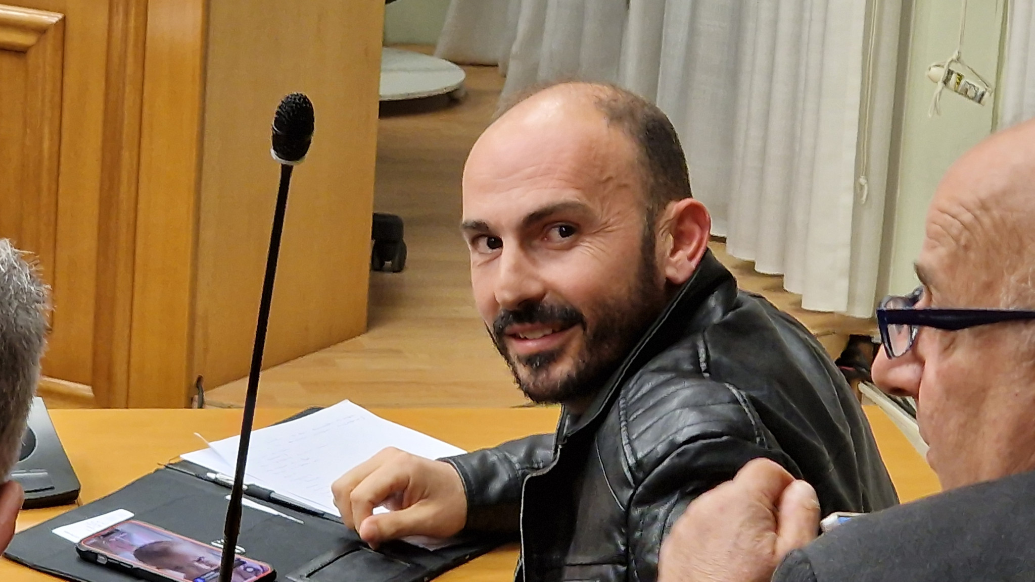 Μαραθώνια συνεδρίαση με εντάσεις, αιχμές και πολιτικά μηνύματα στο Δημοτικό Συμβούλιο Αλμωπίας