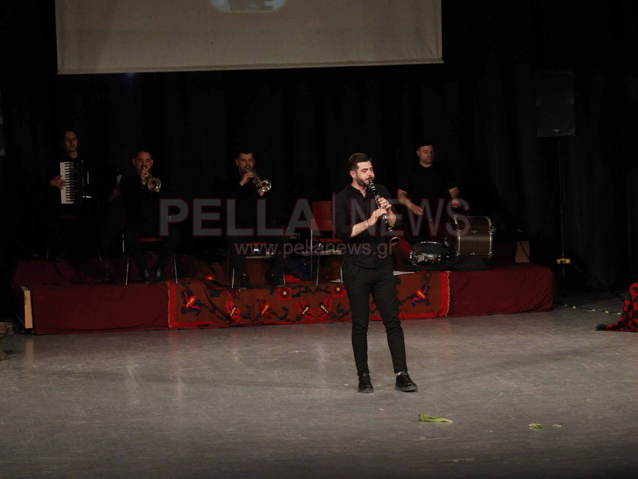 Ασβεσταριό: η μνήμη που έγινε παράδοση, Χορός, συγκίνηση και μνήμες σε μια ξεχωριστή παράσταση (φωτογραφίες/βίντεο