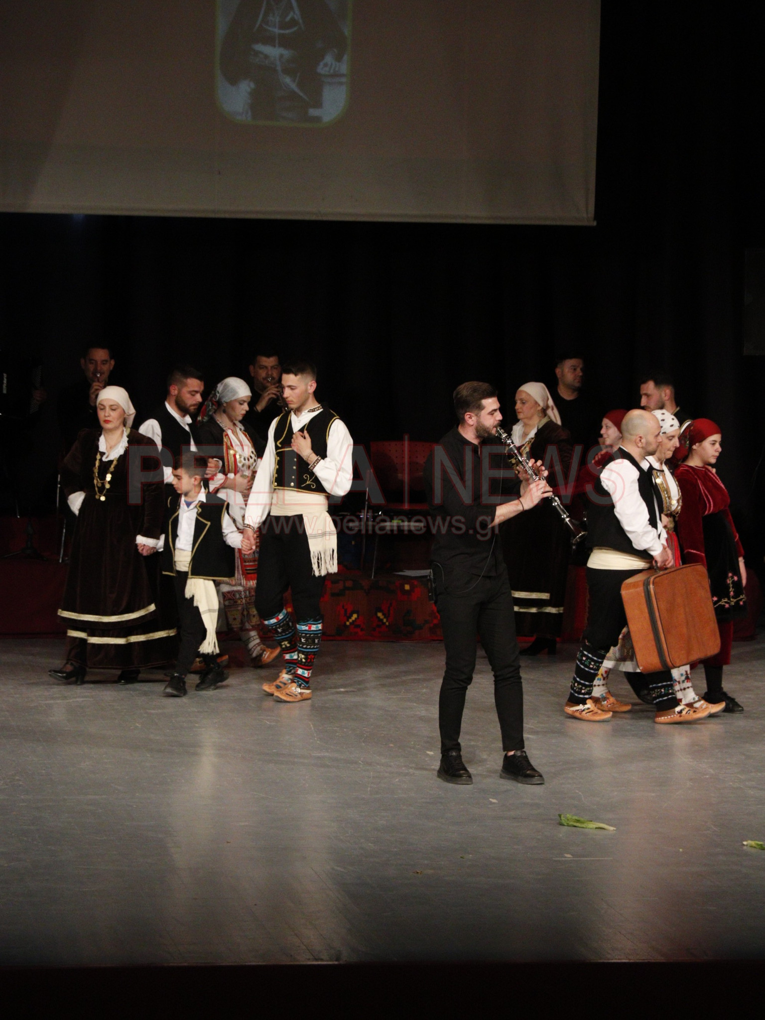 Ασβεσταριό: η μνήμη που έγινε παράδοση, Χορός, συγκίνηση και μνήμες σε μια ξεχωριστή παράσταση (φωτογραφίες/βίντεο