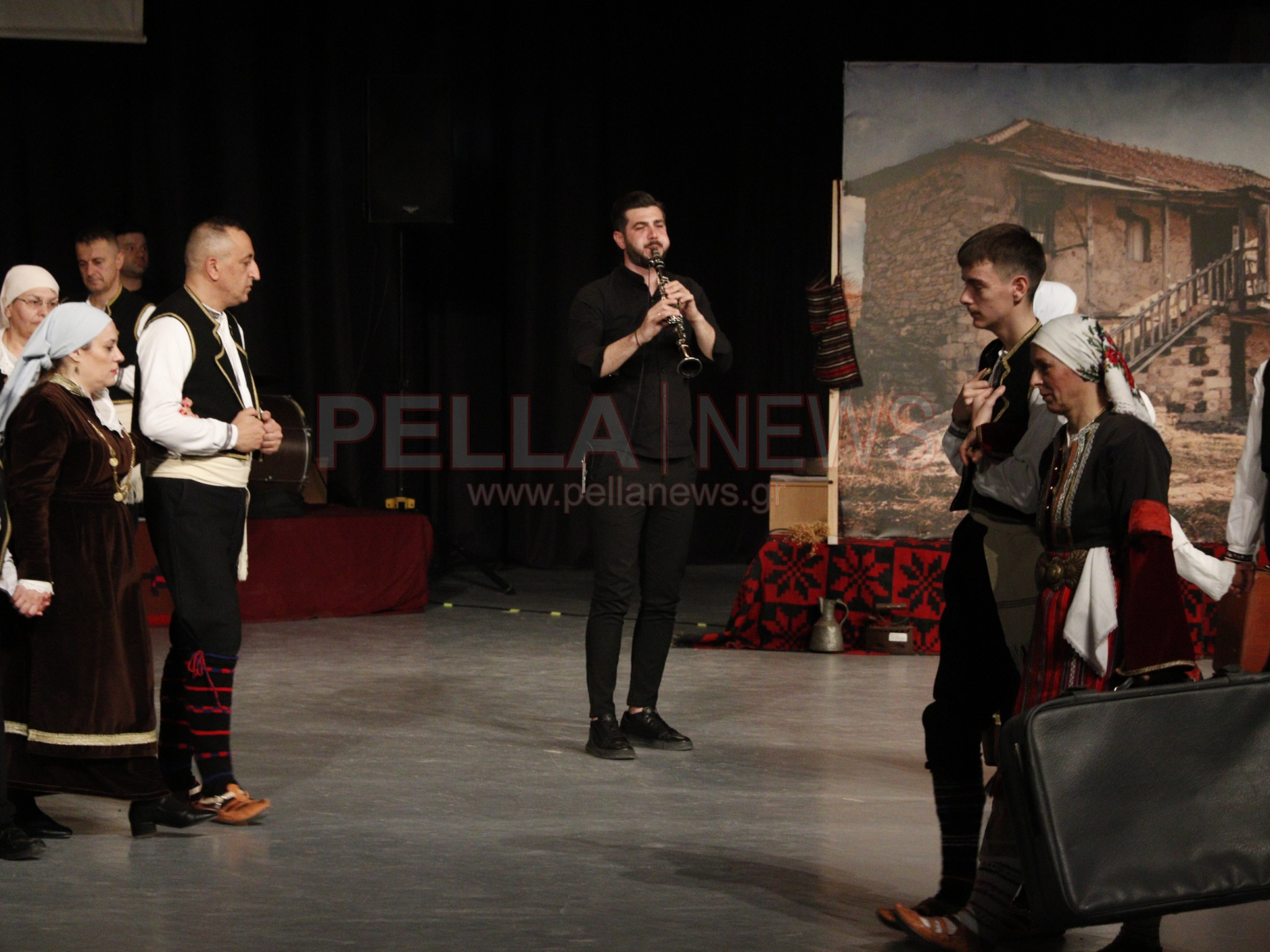 Ασβεσταριό: η μνήμη που έγινε παράδοση, Χορός, συγκίνηση και μνήμες σε μια ξεχωριστή παράσταση (φωτογραφίες/βίντεο