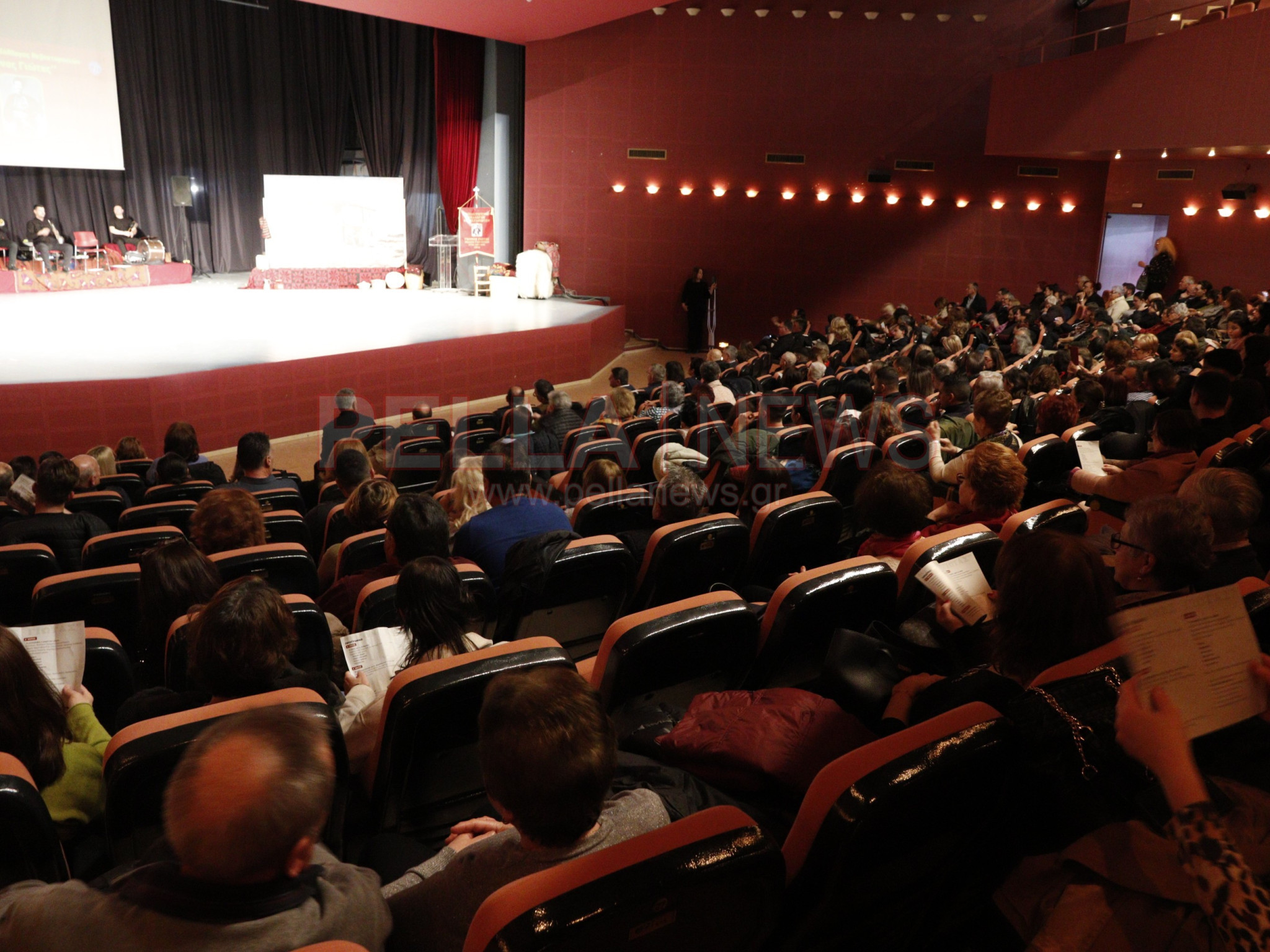 Ασβεσταριό: η μνήμη που έγινε παράδοση, Χορός, συγκίνηση και μνήμες σε μια ξεχωριστή παράσταση (φωτογραφίες/βίντεο