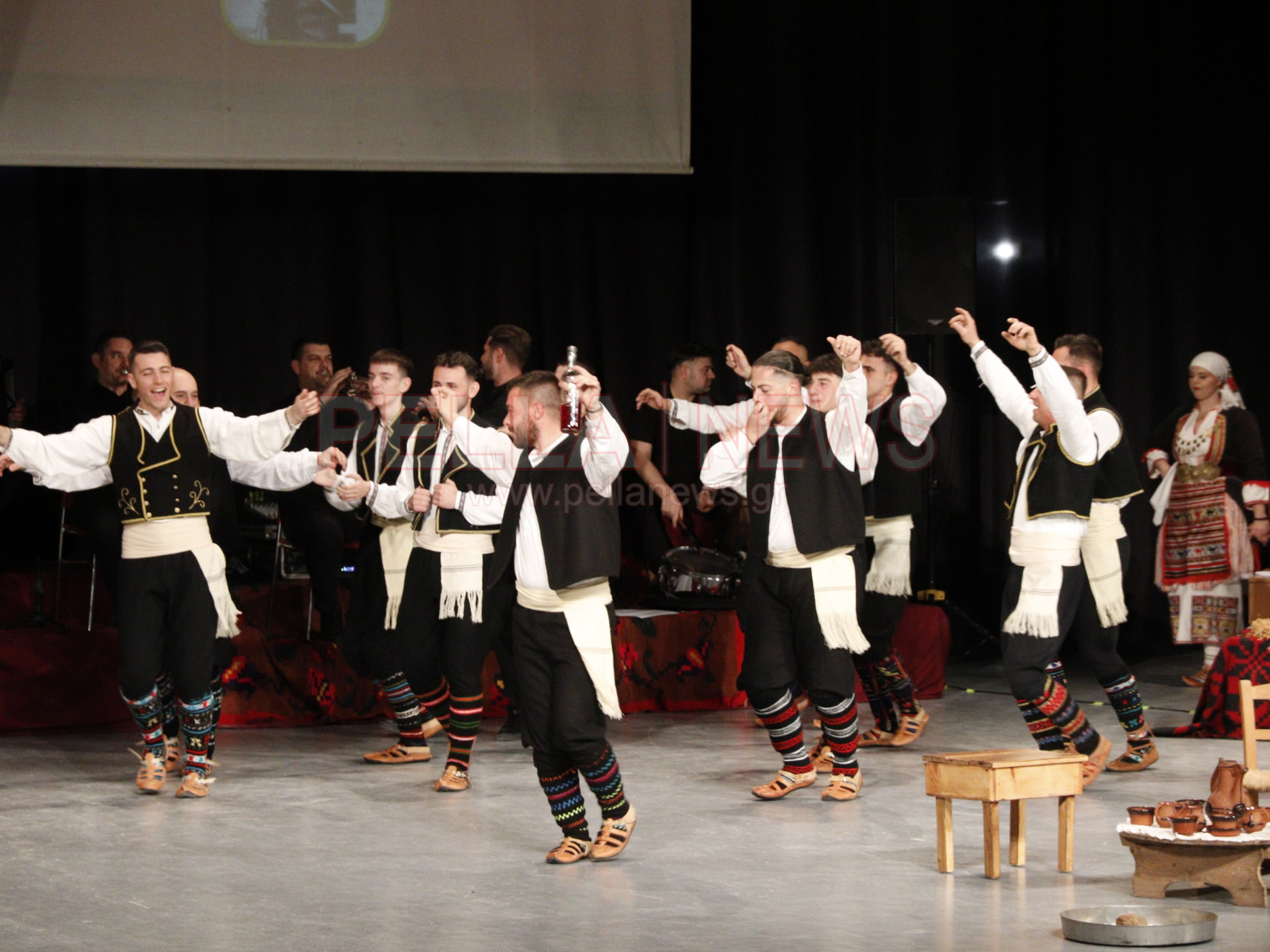 Ασβεσταριό: η μνήμη που έγινε παράδοση, Χορός, συγκίνηση και μνήμες σε μια ξεχωριστή παράσταση (φωτογραφίες/βίντεο