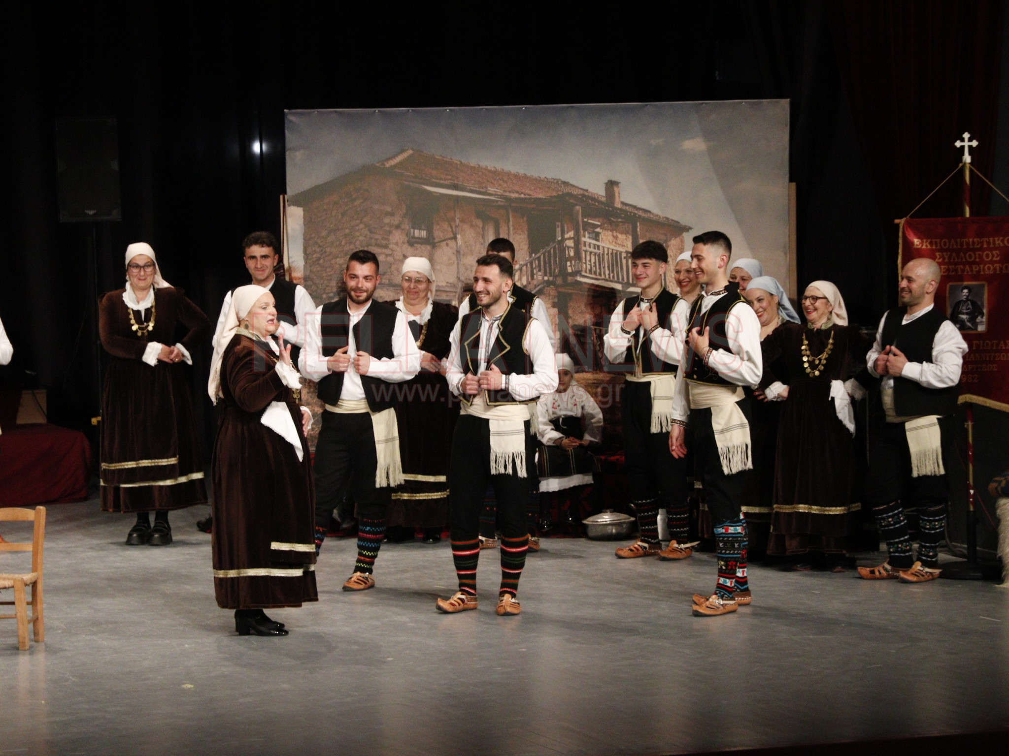 Ασβεσταριό: η μνήμη που έγινε παράδοση, Χορός, συγκίνηση και μνήμες σε μια ξεχωριστή παράσταση (φωτογραφίες/βίντεο