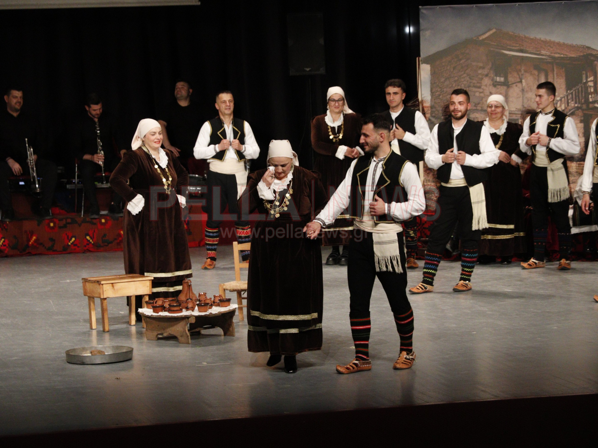 Ασβεσταριό: η μνήμη που έγινε παράδοση, Χορός, συγκίνηση και μνήμες σε μια ξεχωριστή παράσταση (φωτογραφίες/βίντεο