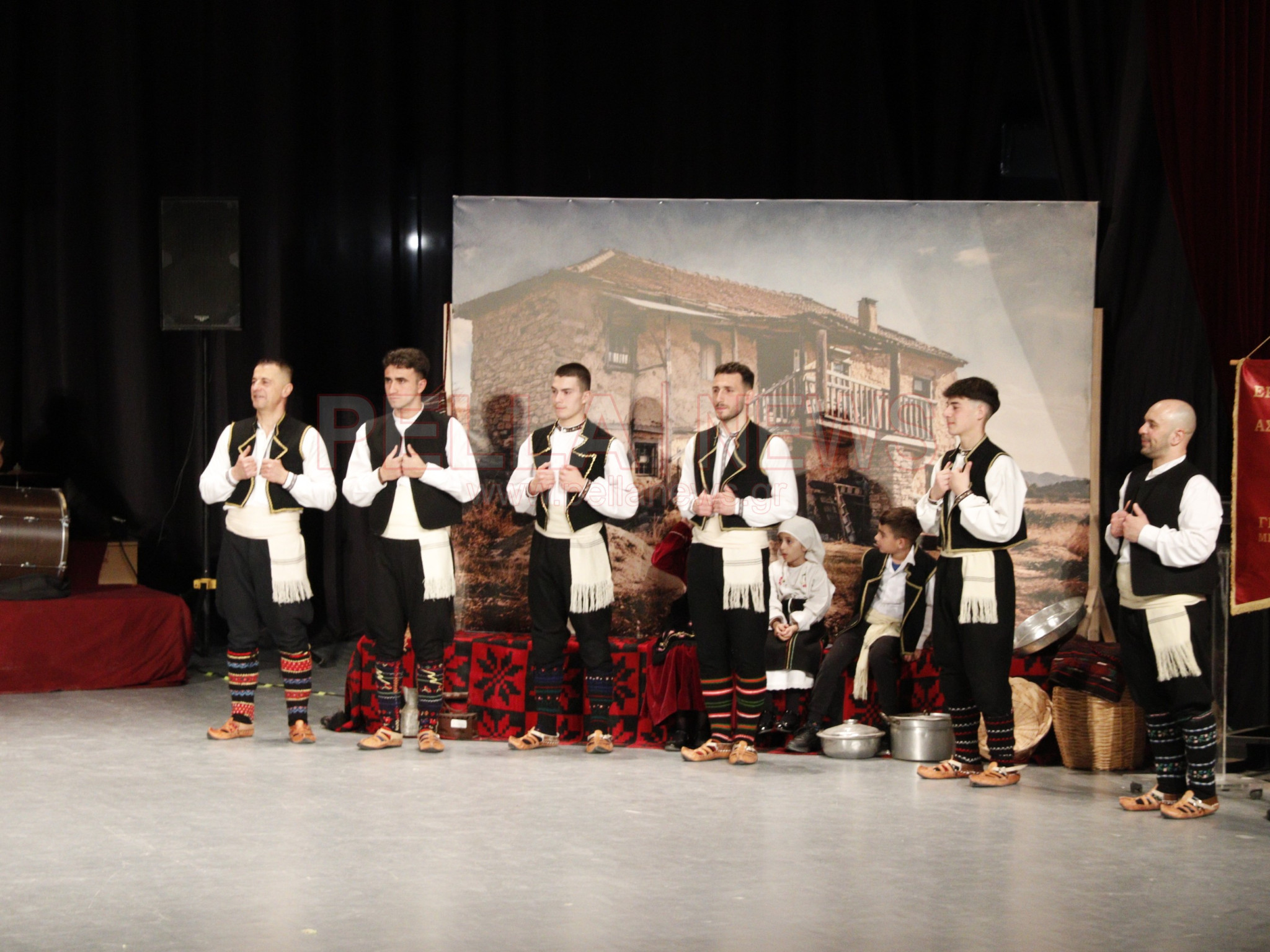 Ασβεσταριό: η μνήμη που έγινε παράδοση, Χορός, συγκίνηση και μνήμες σε μια ξεχωριστή παράσταση (φωτογραφίες/βίντεο