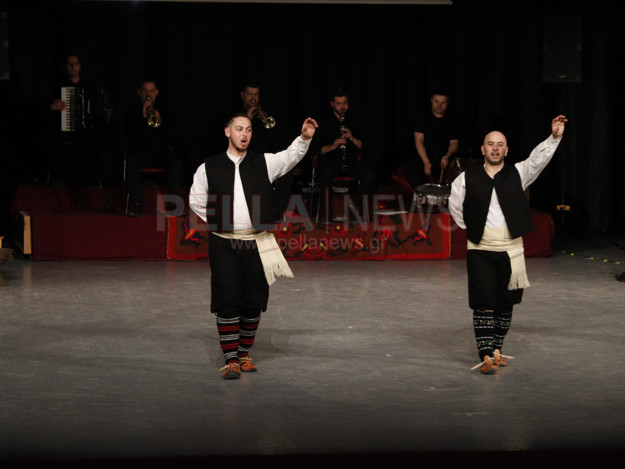 Ασβεσταριό: η μνήμη που έγινε παράδοση, Χορός, συγκίνηση και μνήμες σε μια ξεχωριστή παράσταση (φωτογραφίες/βίντεο