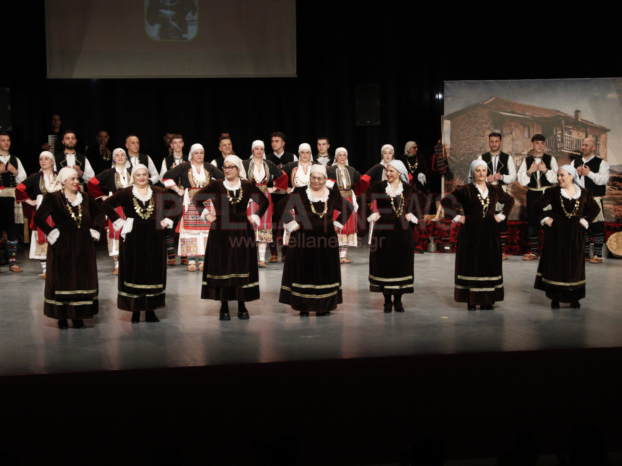 Ασβεσταριό: η μνήμη που έγινε παράδοση, Χορός, συγκίνηση και μνήμες σε μια ξεχωριστή παράσταση (φωτογραφίες/βίντεο