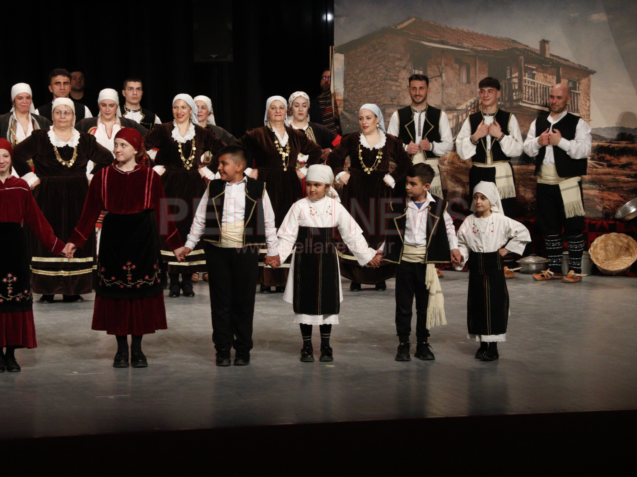 Ασβεσταριό: η μνήμη που έγινε παράδοση, Χορός, συγκίνηση και μνήμες σε μια ξεχωριστή παράσταση (φωτογραφίες/βίντεο