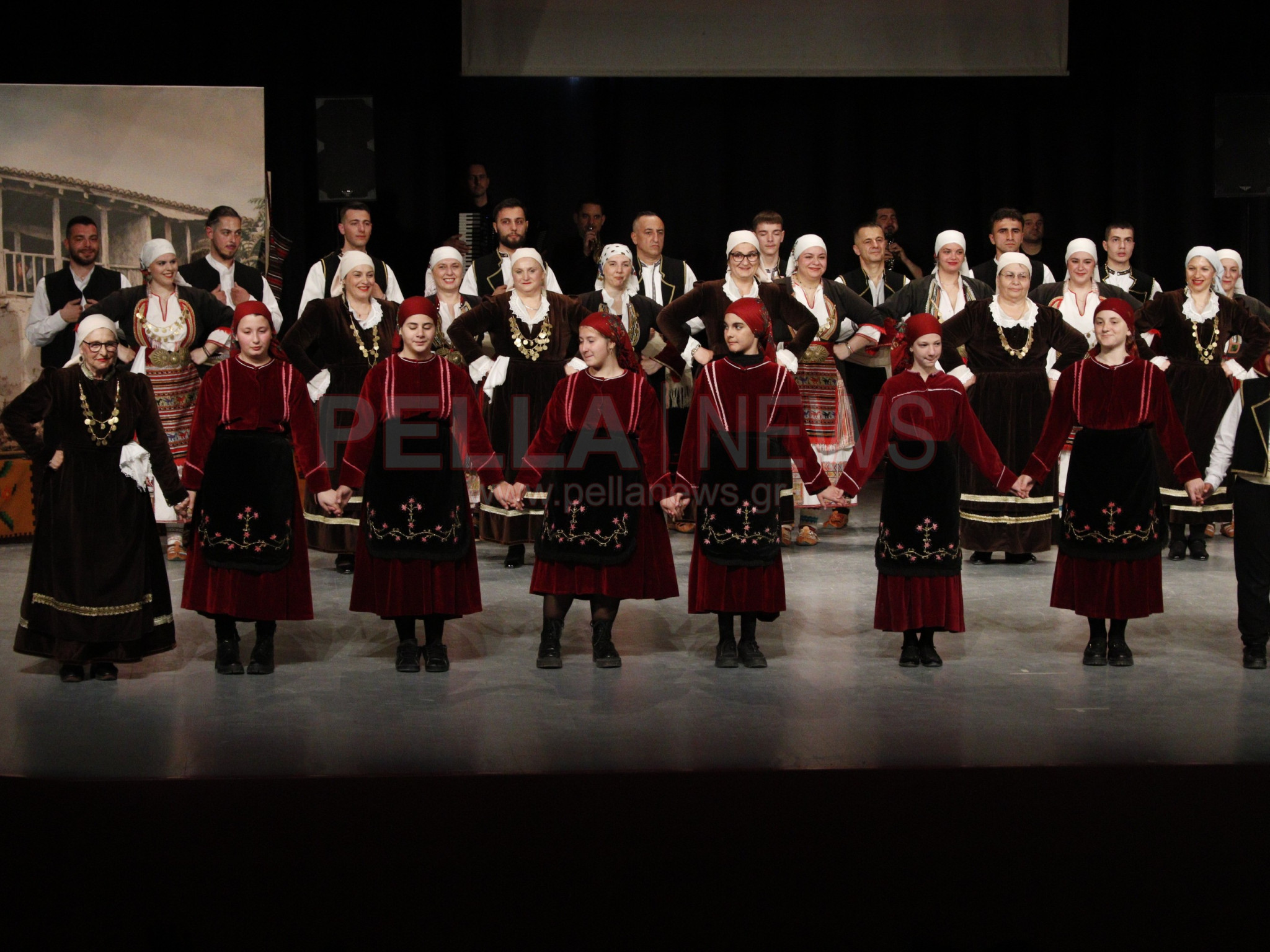 Ασβεσταριό: η μνήμη που έγινε παράδοση, Χορός, συγκίνηση και μνήμες σε μια ξεχωριστή παράσταση (φωτογραφίες/βίντεο