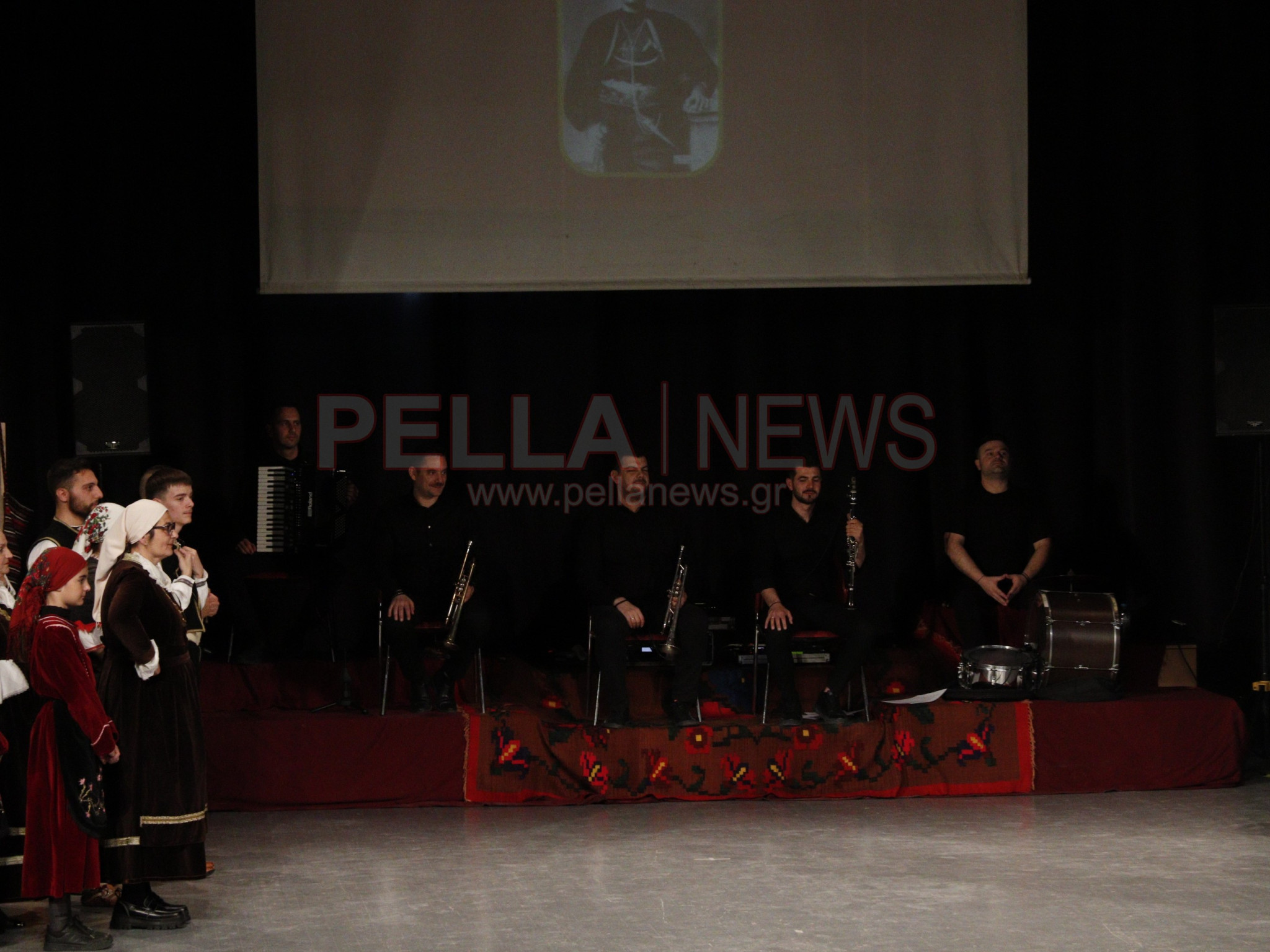 Ασβεσταριό: η μνήμη που έγινε παράδοση, Χορός, συγκίνηση και μνήμες σε μια ξεχωριστή παράσταση (φωτογραφίες/βίντεο