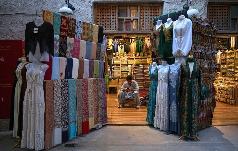 Άδειασε το Ντουμπάι λόγω του πολέμου στο Ιράν: Εικόνες χωρίς τουρίστες, με άδειες αγορές, καφέ και παραλίες