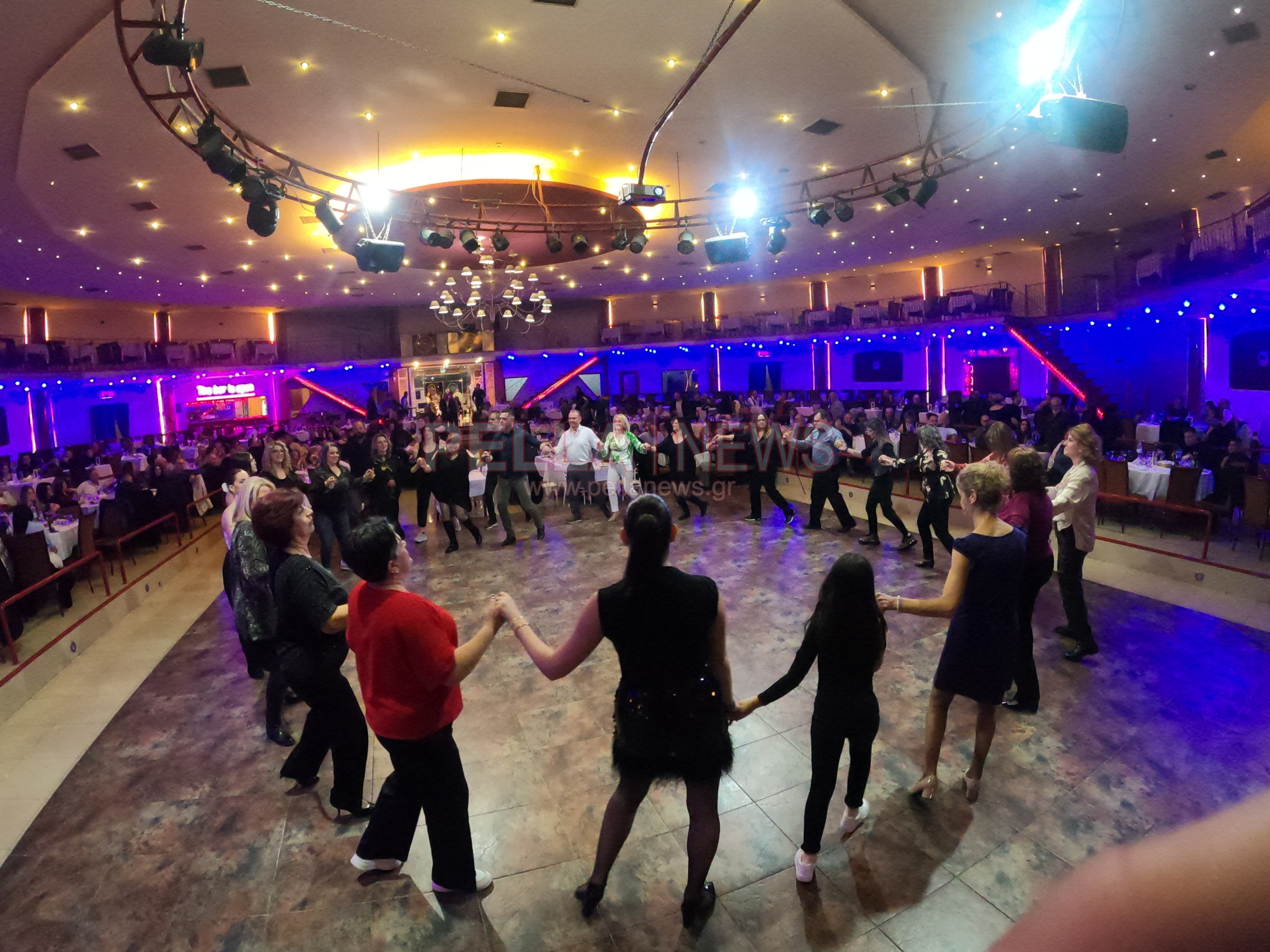 Εντυπωσιακός ο πρώτος ετήσιος χορός του Συλλόγου Τριφυλλίου "Μέγας Αλέξανδρος" (φωτογραφίες/βίντεο)