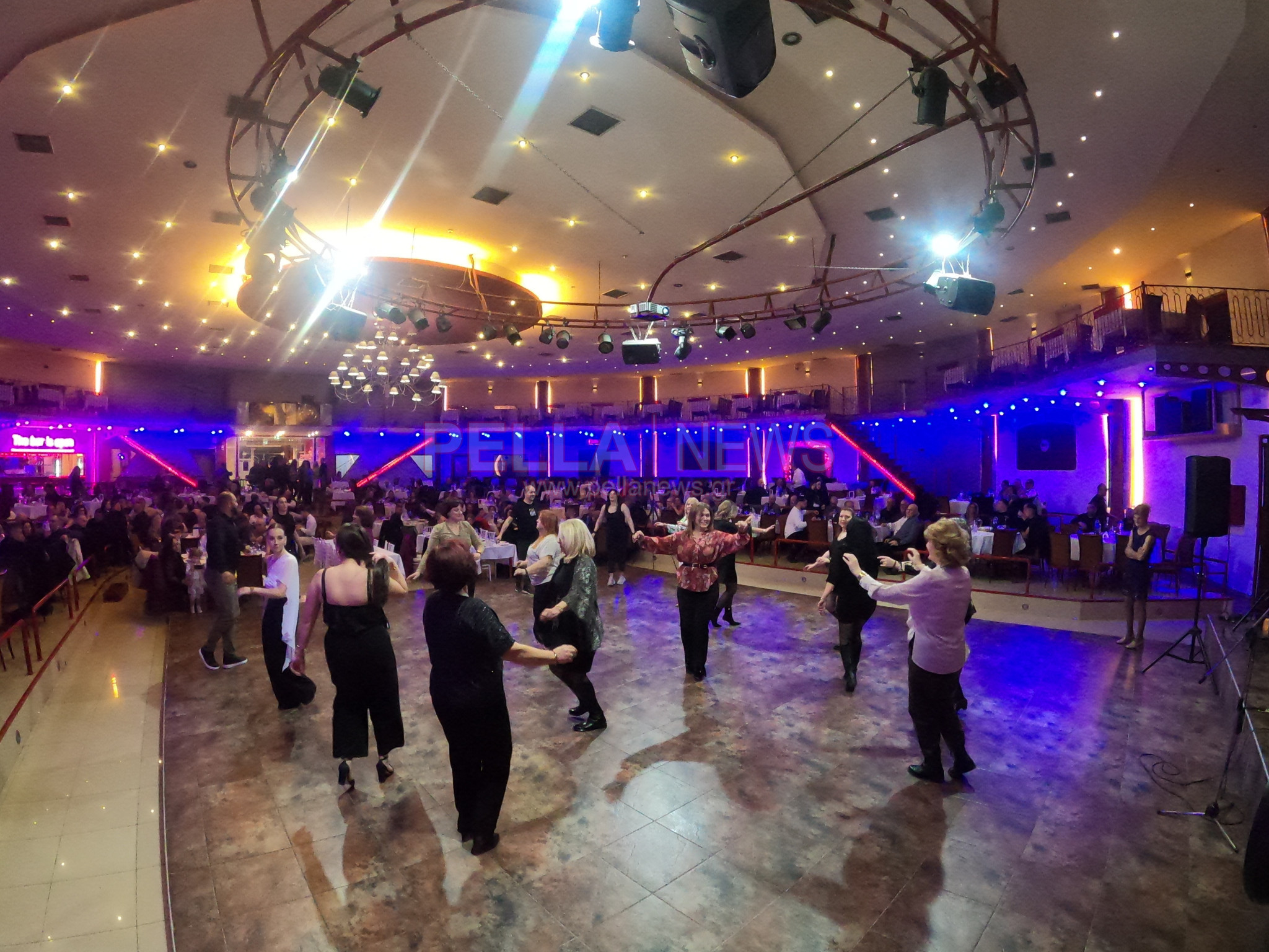 Εντυπωσιακός ο πρώτος ετήσιος χορός του Συλλόγου Τριφυλλίου "Μέγας Αλέξανδρος" (φωτογραφίες/βίντεο)