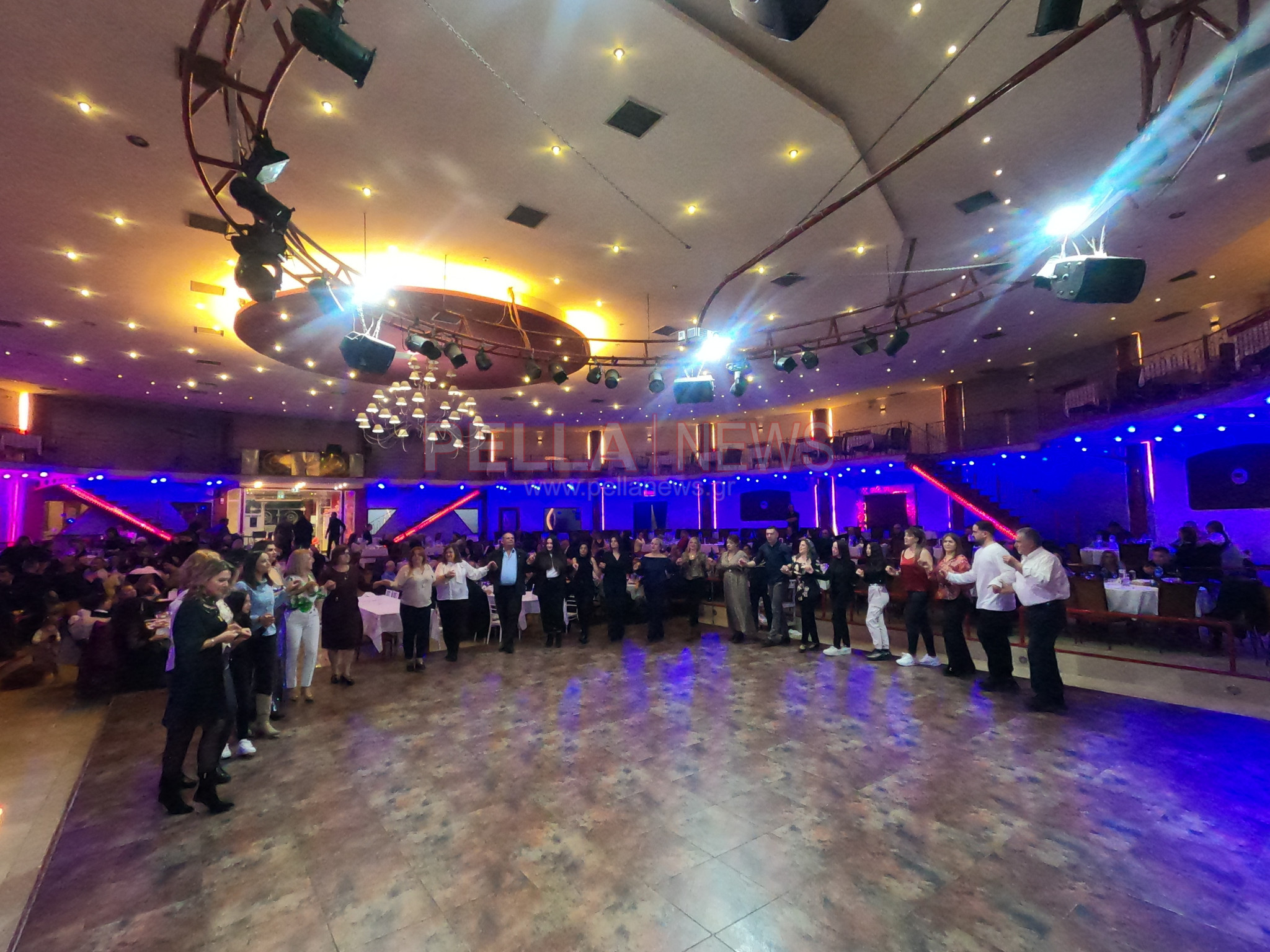 Εντυπωσιακός ο πρώτος ετήσιος χορός του Συλλόγου Τριφυλλίου "Μέγας Αλέξανδρος" (φωτογραφίες/βίντεο)