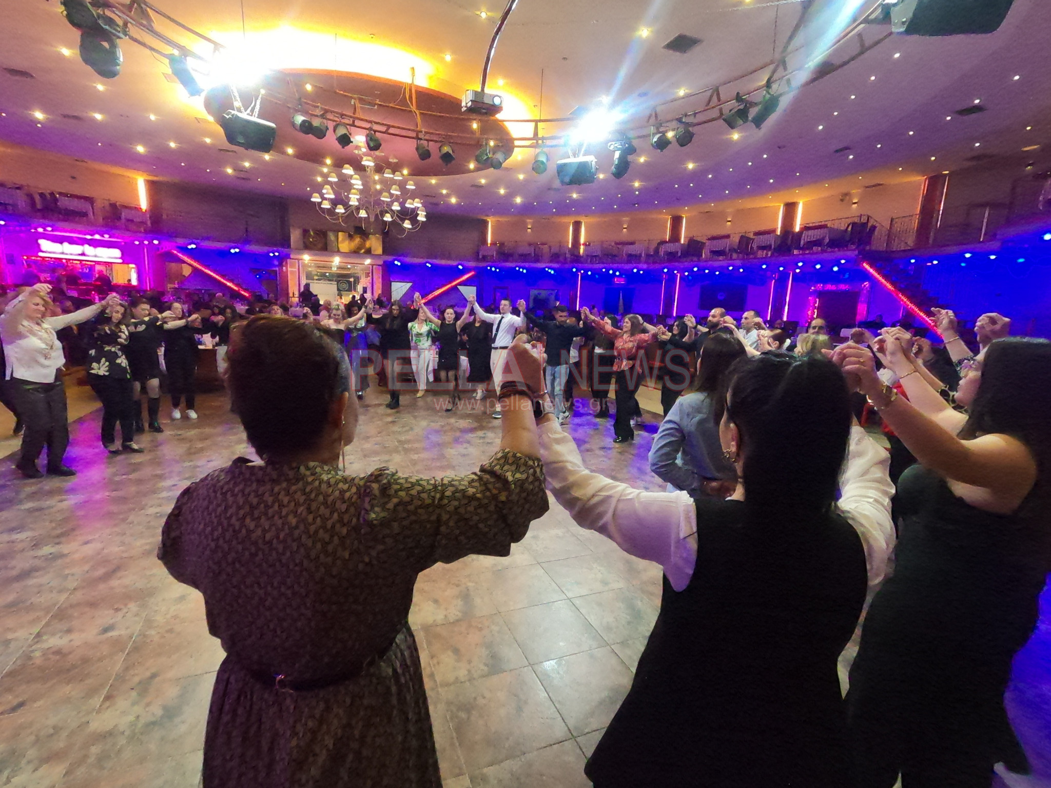 Εντυπωσιακός ο πρώτος ετήσιος χορός του Συλλόγου Τριφυλλίου "Μέγας Αλέξανδρος" (φωτογραφίες/βίντεο)