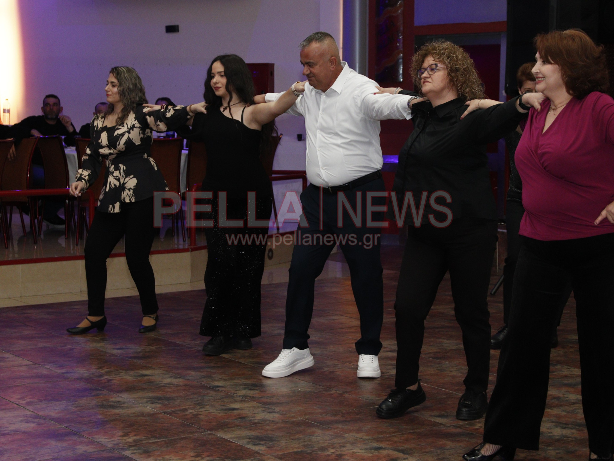 Εντυπωσιακός ο πρώτος ετήσιος χορός του Συλλόγου Τριφυλλίου "Μέγας Αλέξανδρος" (φωτογραφίες/βίντεο)