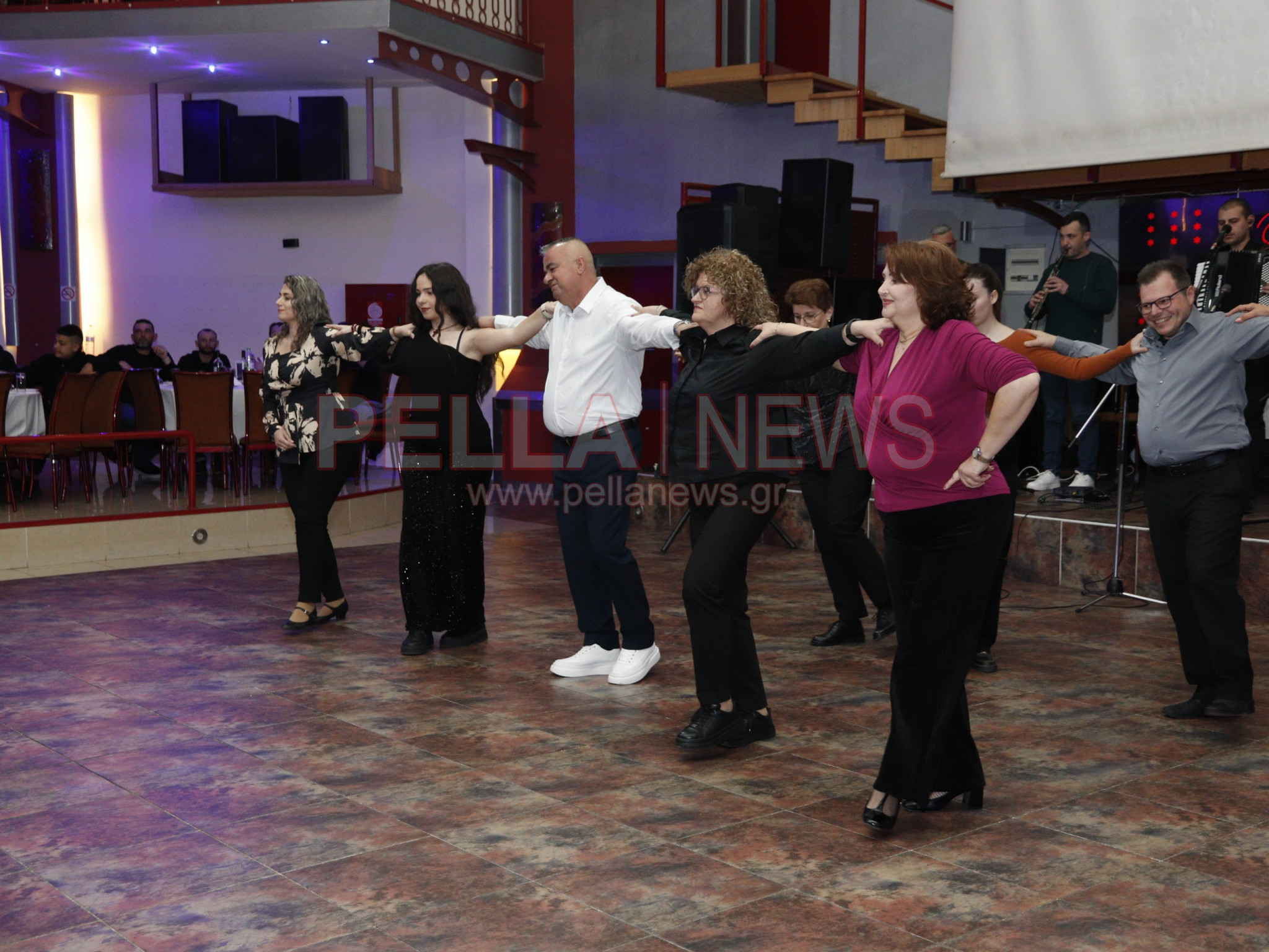 Εντυπωσιακός ο πρώτος ετήσιος χορός του Συλλόγου Τριφυλλίου "Μέγας Αλέξανδρος" (φωτογραφίες/βίντεο)