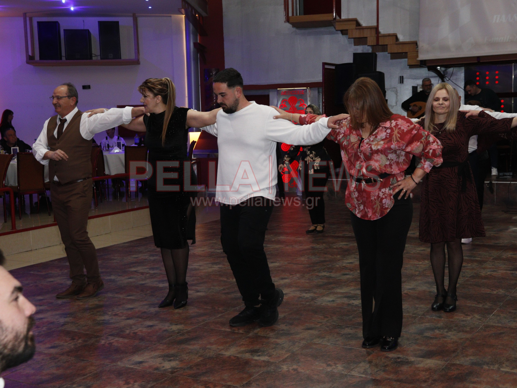 Εντυπωσιακός ο πρώτος ετήσιος χορός του Συλλόγου Τριφυλλίου "Μέγας Αλέξανδρος" (φωτογραφίες/βίντεο)