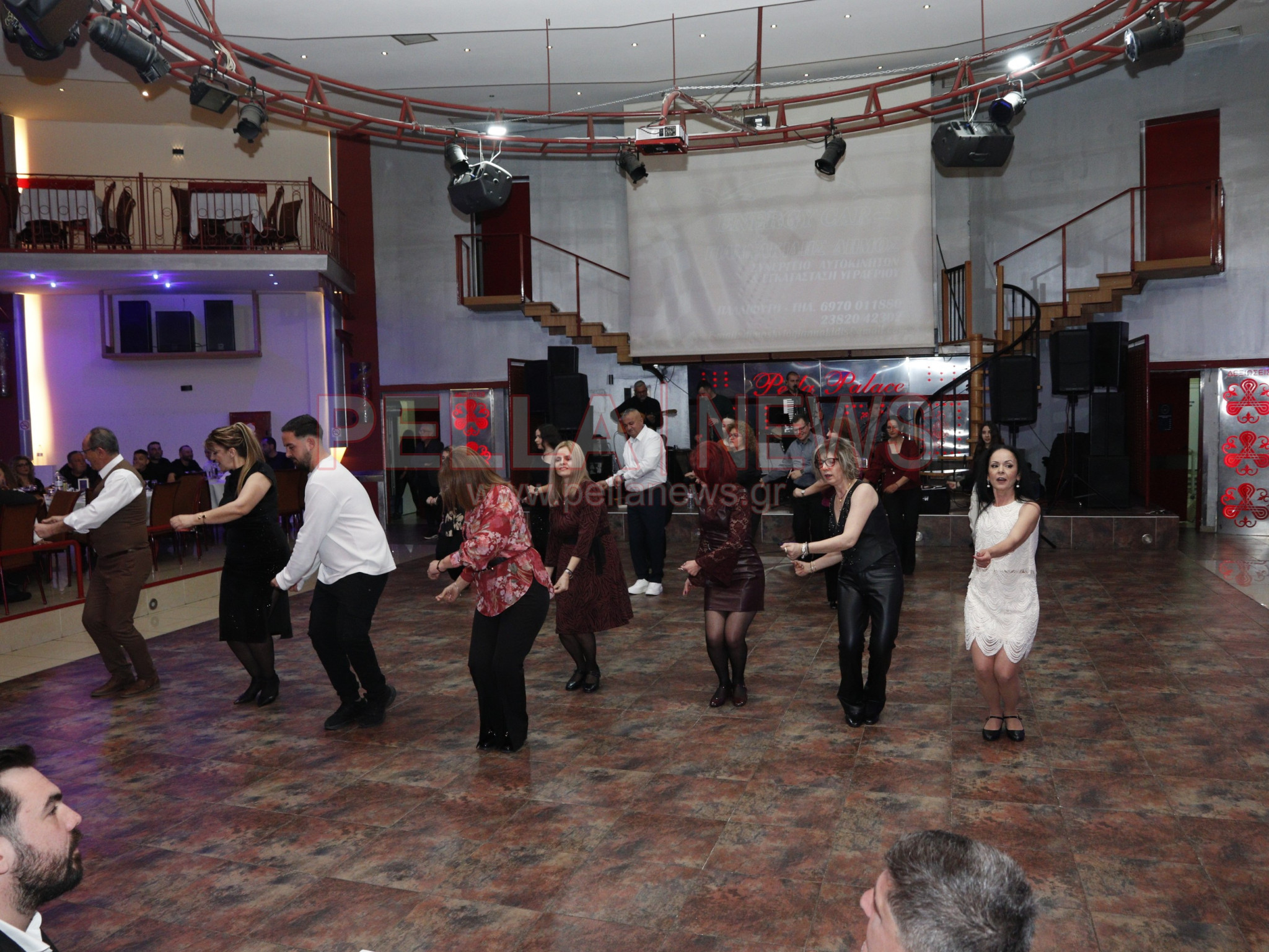 Εντυπωσιακός ο πρώτος ετήσιος χορός του Συλλόγου Τριφυλλίου "Μέγας Αλέξανδρος" (φωτογραφίες/βίντεο)