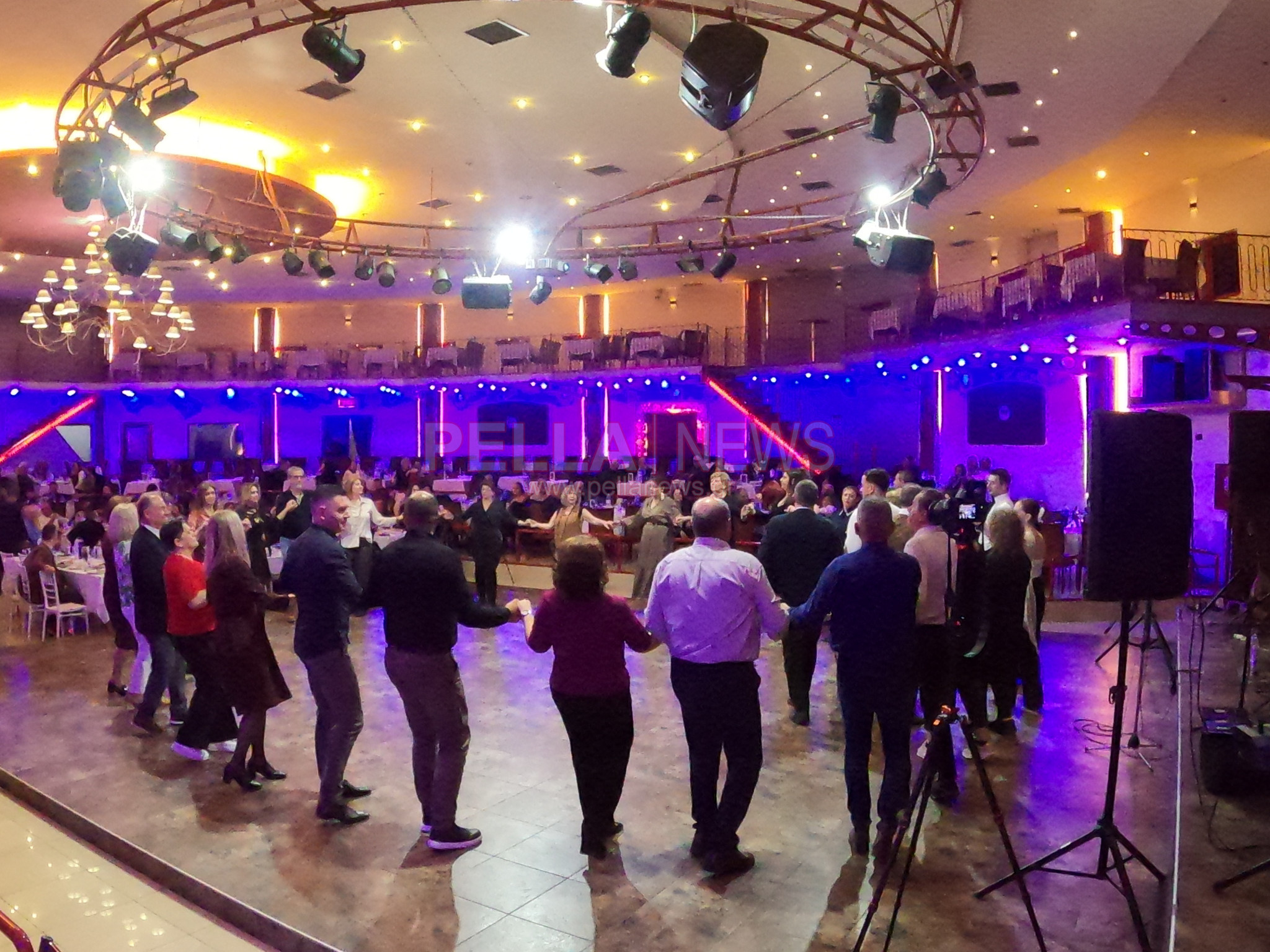 Εντυπωσιακός ο πρώτος ετήσιος χορός του Συλλόγου Τριφυλλίου "Μέγας Αλέξανδρος" (φωτογραφίες/βίντεο)