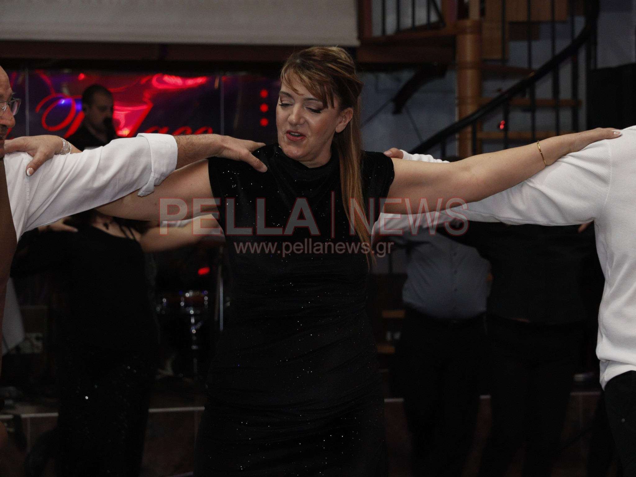 Εντυπωσιακός ο πρώτος ετήσιος χορός του Συλλόγου Τριφυλλίου "Μέγας Αλέξανδρος" (φωτογραφίες/βίντεο)