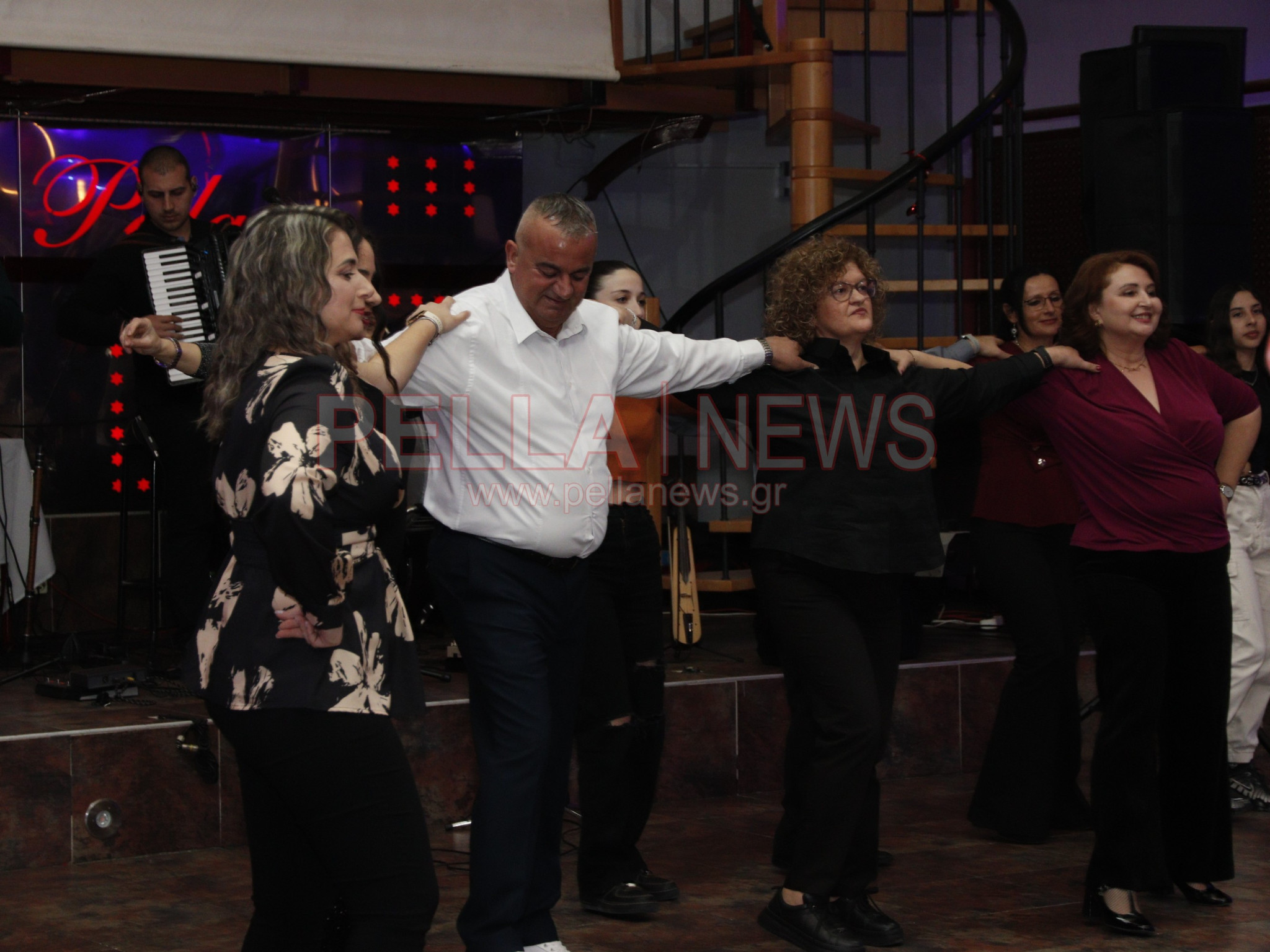 Εντυπωσιακός ο πρώτος ετήσιος χορός του Συλλόγου Τριφυλλίου "Μέγας Αλέξανδρος" (φωτογραφίες/βίντεο)