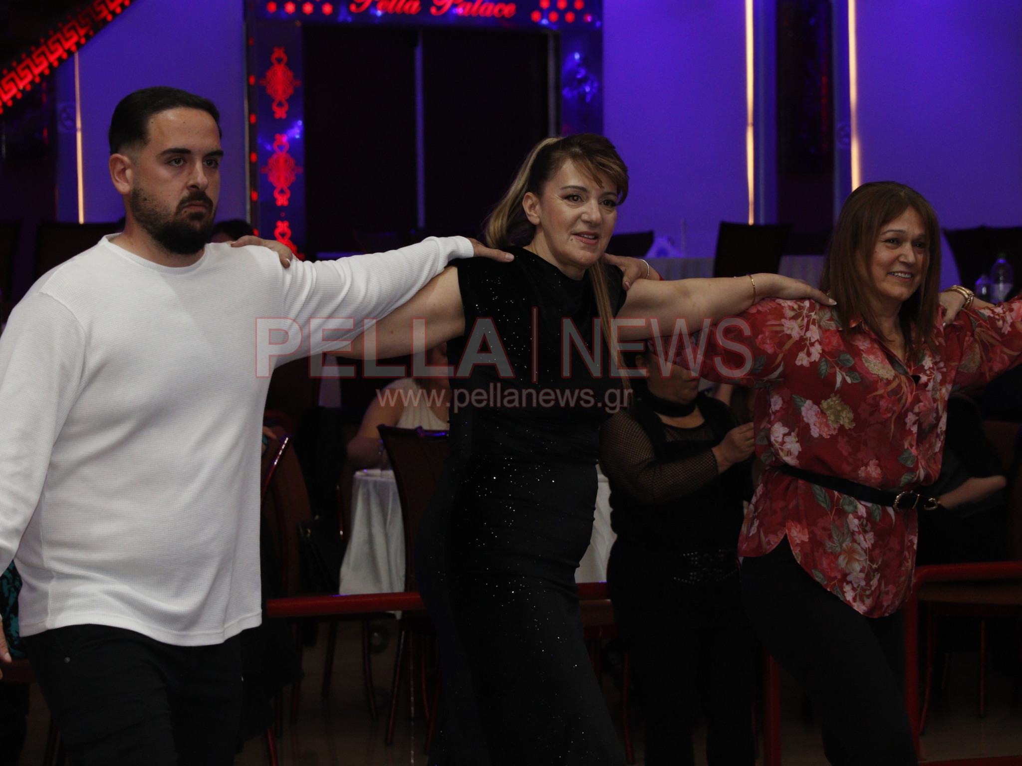 Εντυπωσιακός ο πρώτος ετήσιος χορός του Συλλόγου Τριφυλλίου "Μέγας Αλέξανδρος" (φωτογραφίες/βίντεο)