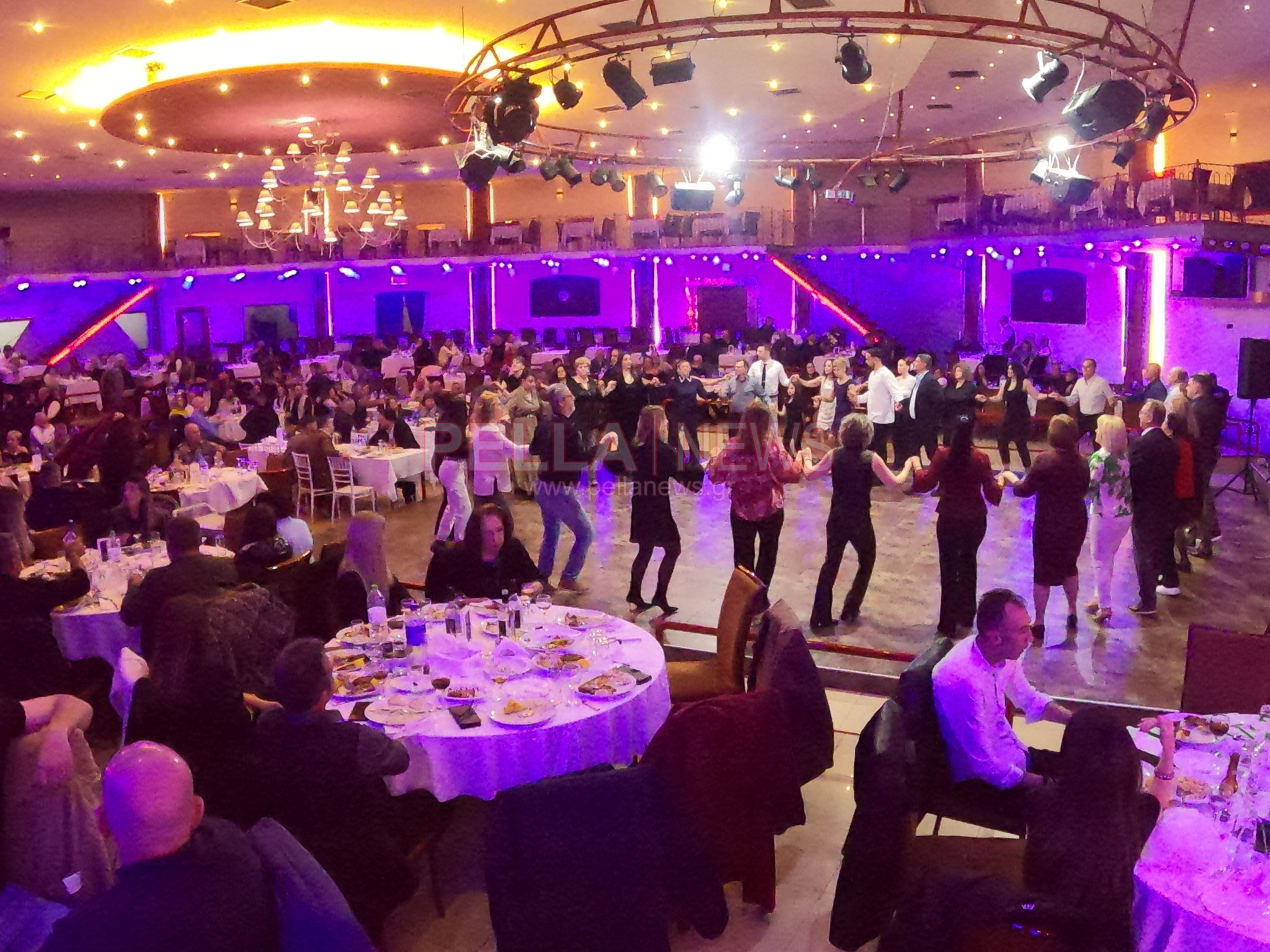 Εντυπωσιακός ο πρώτος ετήσιος χορός του Συλλόγου Τριφυλλίου "Μέγας Αλέξανδρος" (φωτογραφίες/βίντεο)