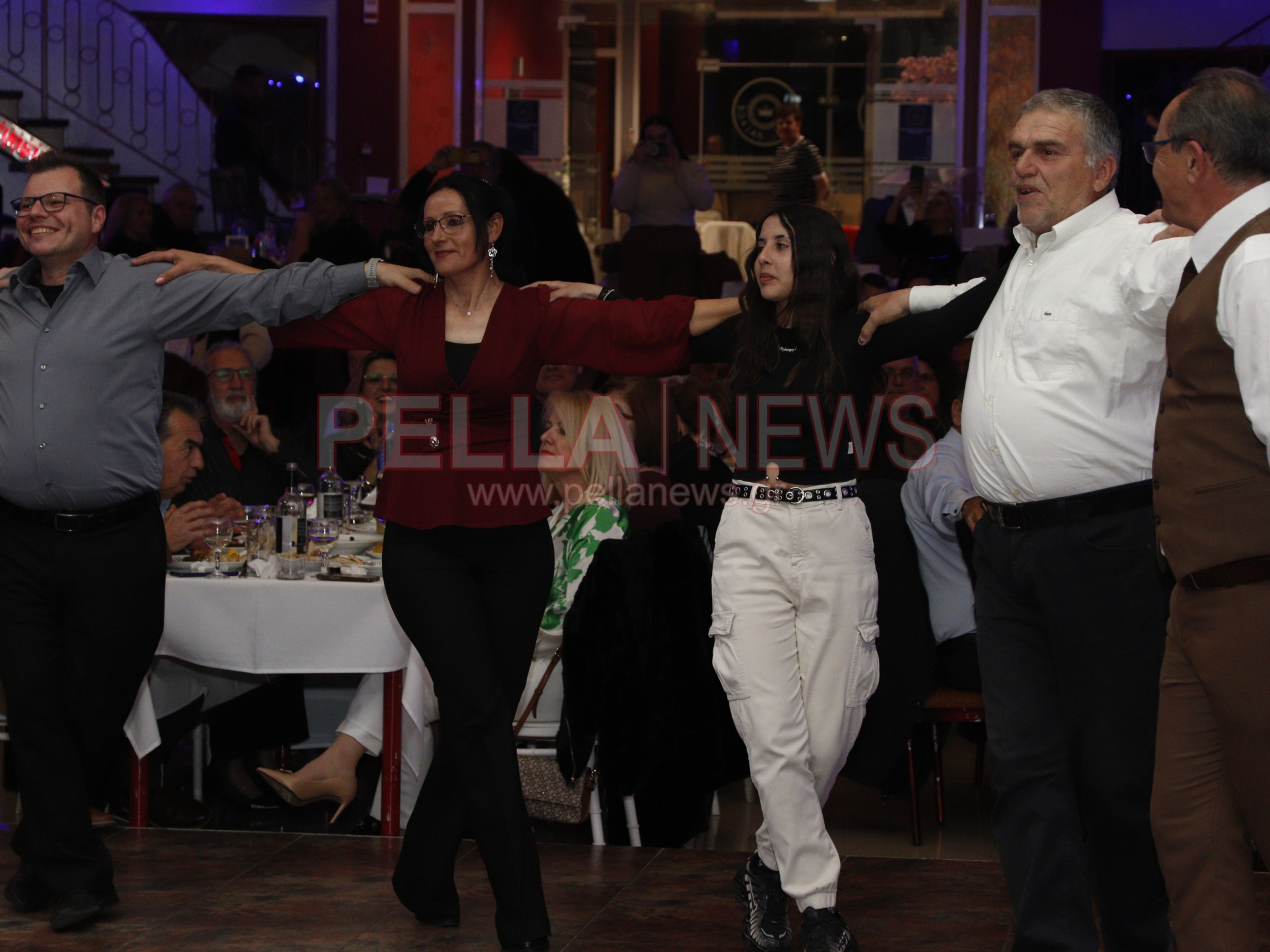 Εντυπωσιακός ο πρώτος ετήσιος χορός του Συλλόγου Τριφυλλίου "Μέγας Αλέξανδρος" (φωτογραφίες/βίντεο)