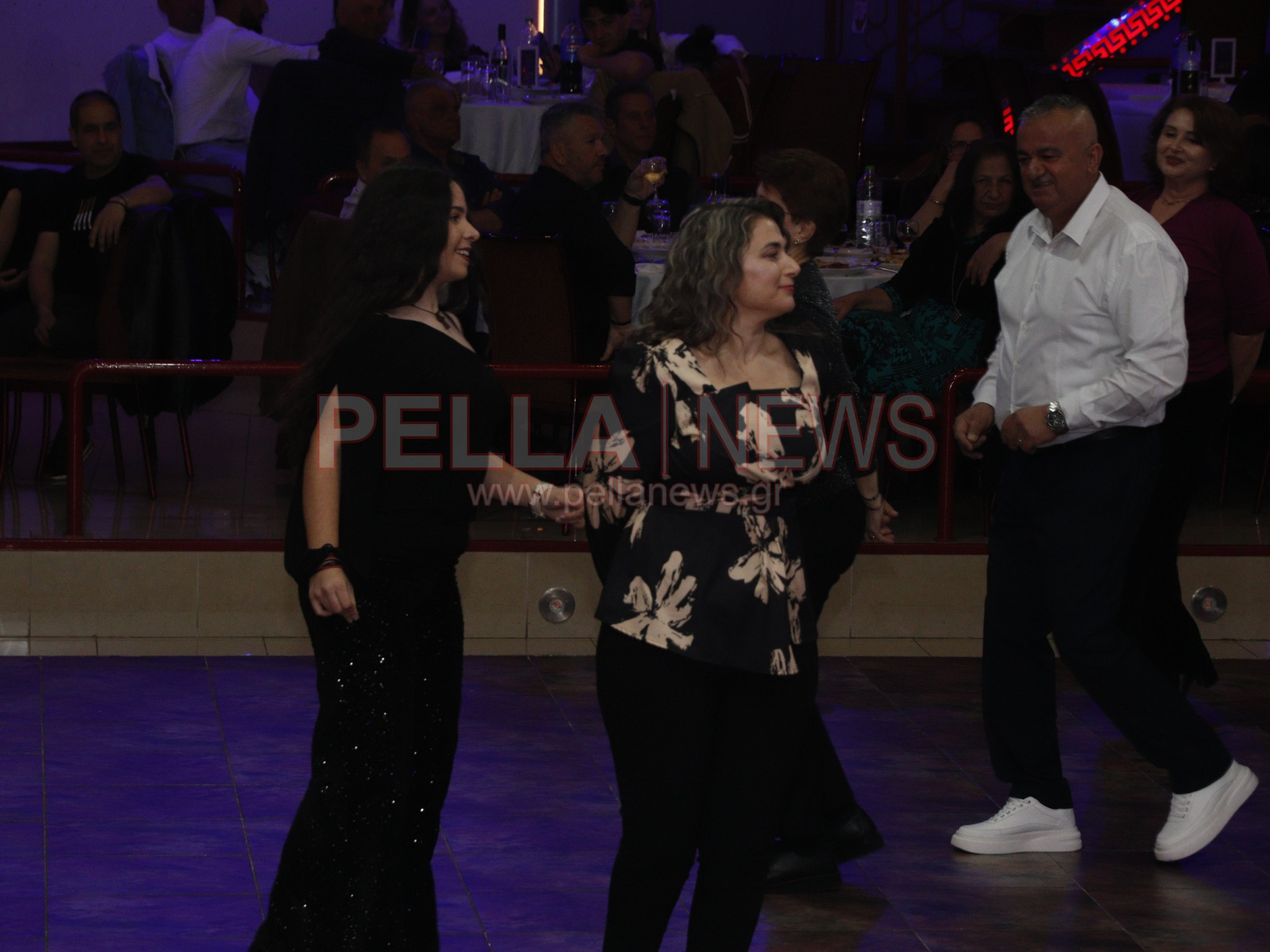 Εντυπωσιακός ο πρώτος ετήσιος χορός του Συλλόγου Τριφυλλίου "Μέγας Αλέξανδρος" (φωτογραφίες/βίντεο)