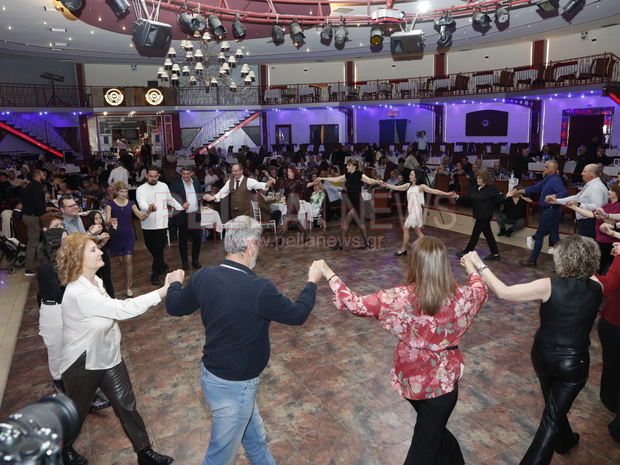 Εντυπωσιακός ο πρώτος ετήσιος χορός του Συλλόγου Τριφυλλίου "Μέγας Αλέξανδρος" (φωτογραφίες/βίντεο)