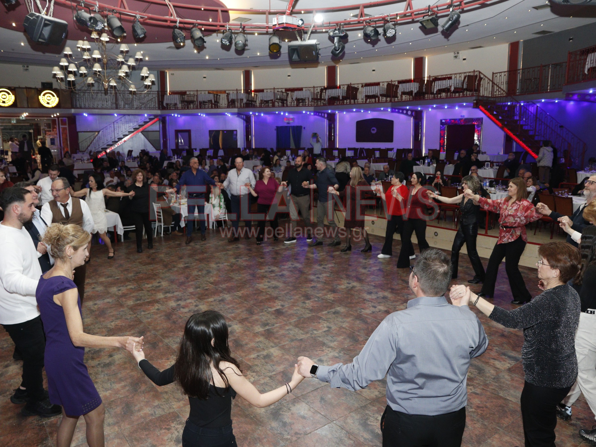 Εντυπωσιακός ο πρώτος ετήσιος χορός του Συλλόγου Τριφυλλίου "Μέγας Αλέξανδρος" (φωτογραφίες/βίντεο)