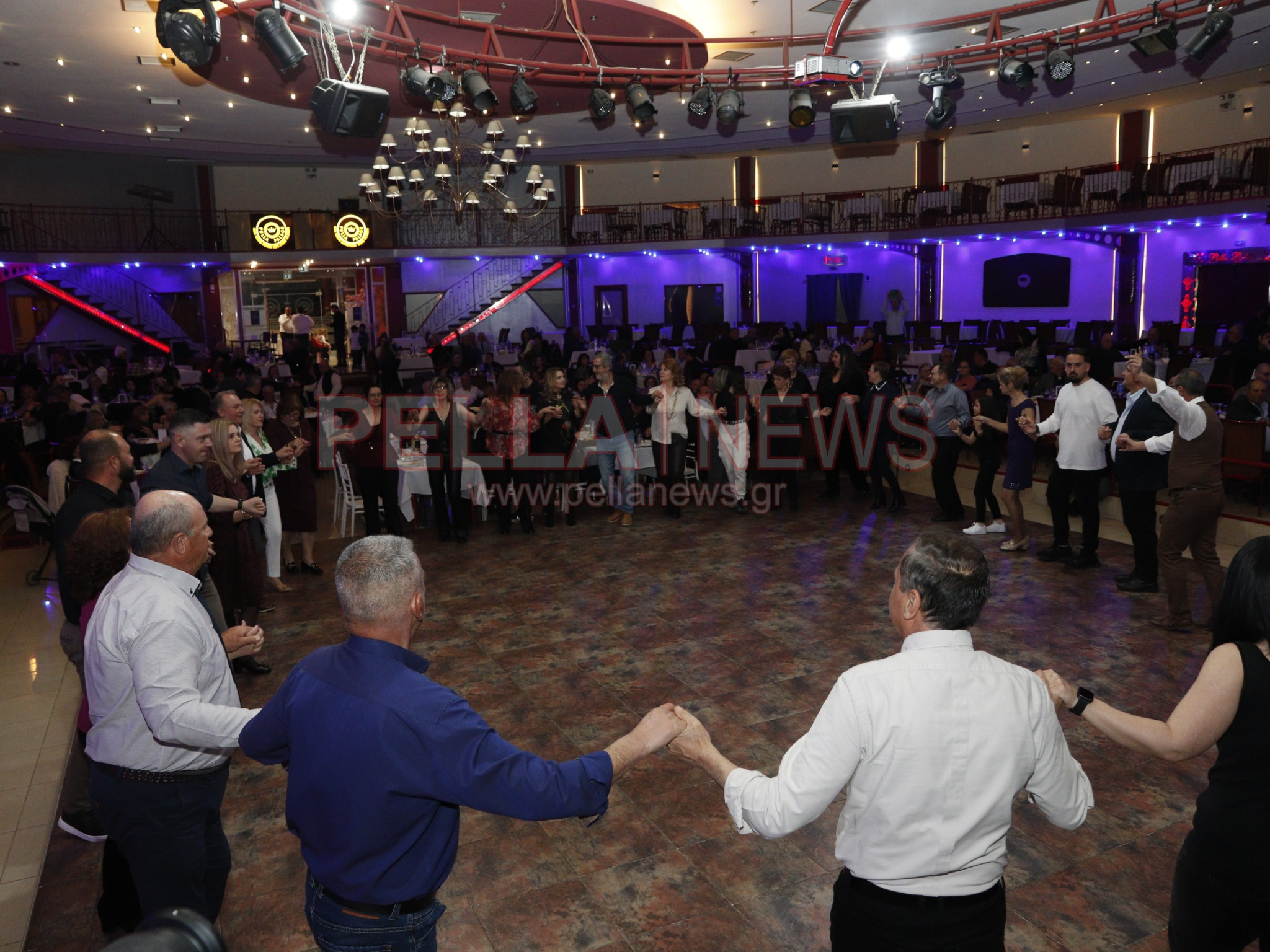 Εντυπωσιακός ο πρώτος ετήσιος χορός του Συλλόγου Τριφυλλίου "Μέγας Αλέξανδρος" (φωτογραφίες/βίντεο)