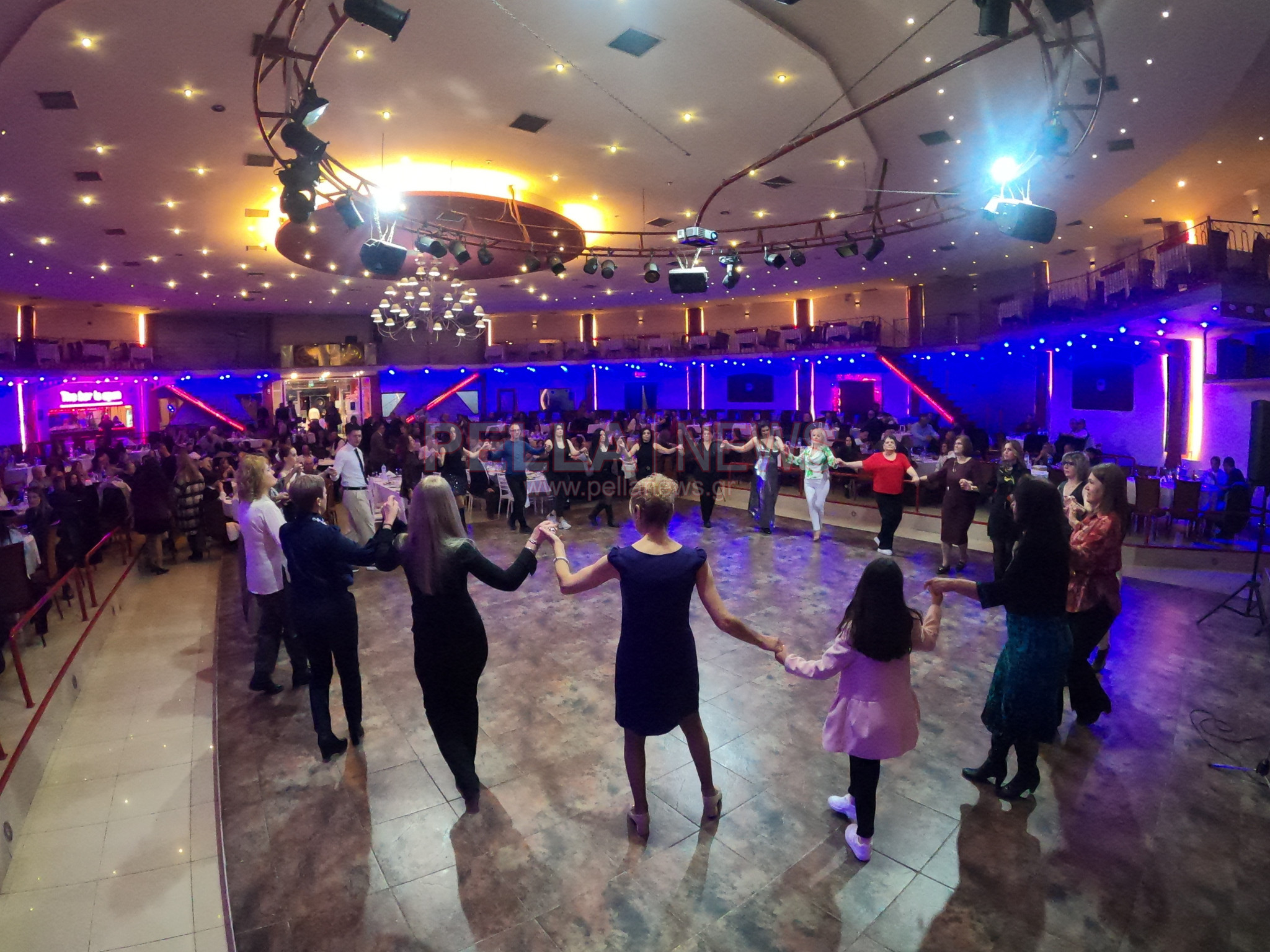 Εντυπωσιακός ο πρώτος ετήσιος χορός του Συλλόγου Τριφυλλίου "Μέγας Αλέξανδρος" (φωτογραφίες/βίντεο)