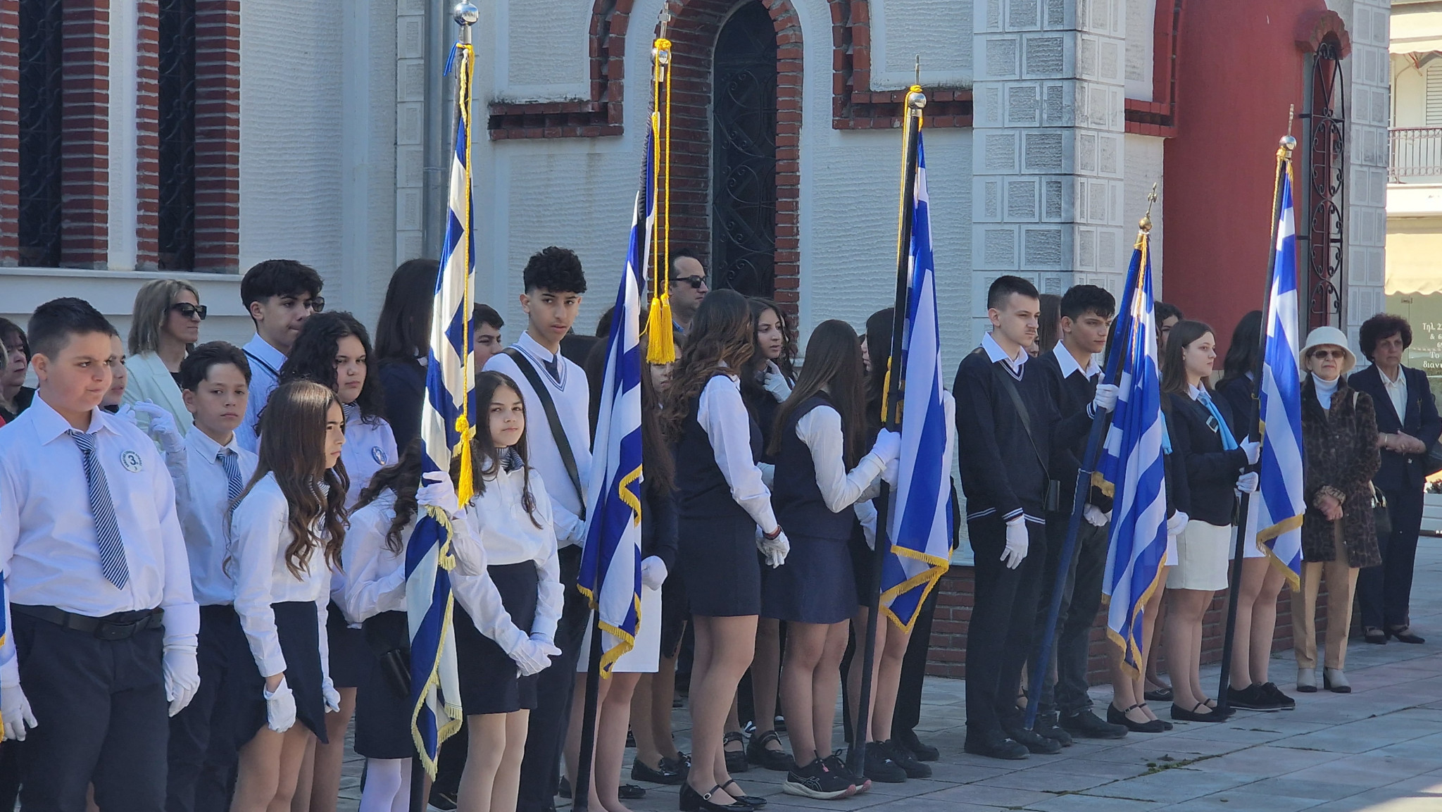 Μαζική συμμετοχή και σύμμαχος ο καιρός στην επιμνημόσυνη δέηση και τη μαθητική παρέλαση στην Αριδαία
