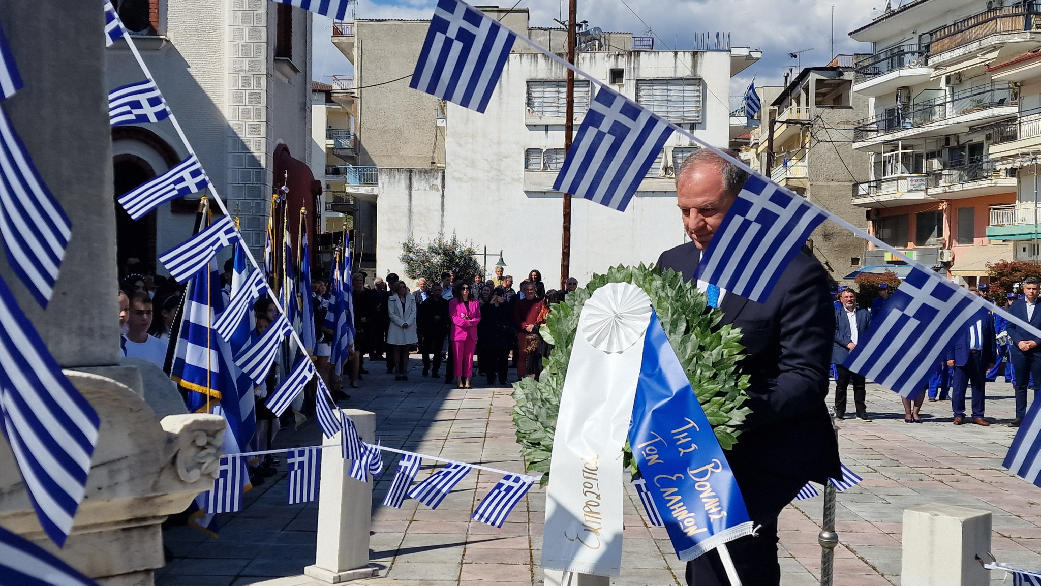 Μαζική συμμετοχή και σύμμαχος ο καιρός στην επιμνημόσυνη δέηση και τη μαθητική παρέλαση στην Αριδαία