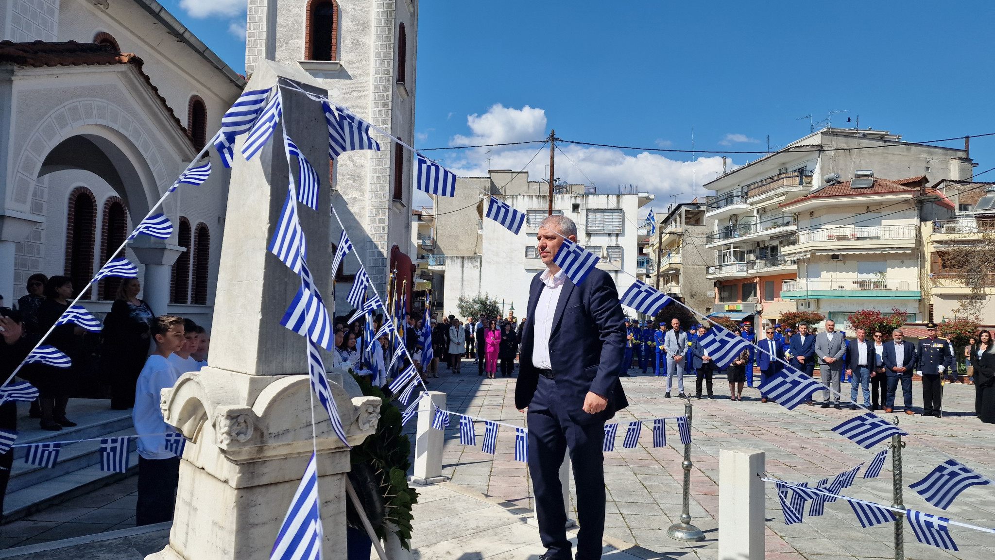 Μαζική συμμετοχή και σύμμαχος ο καιρός στην επιμνημόσυνη δέηση και τη μαθητική παρέλαση στην Αριδαία
