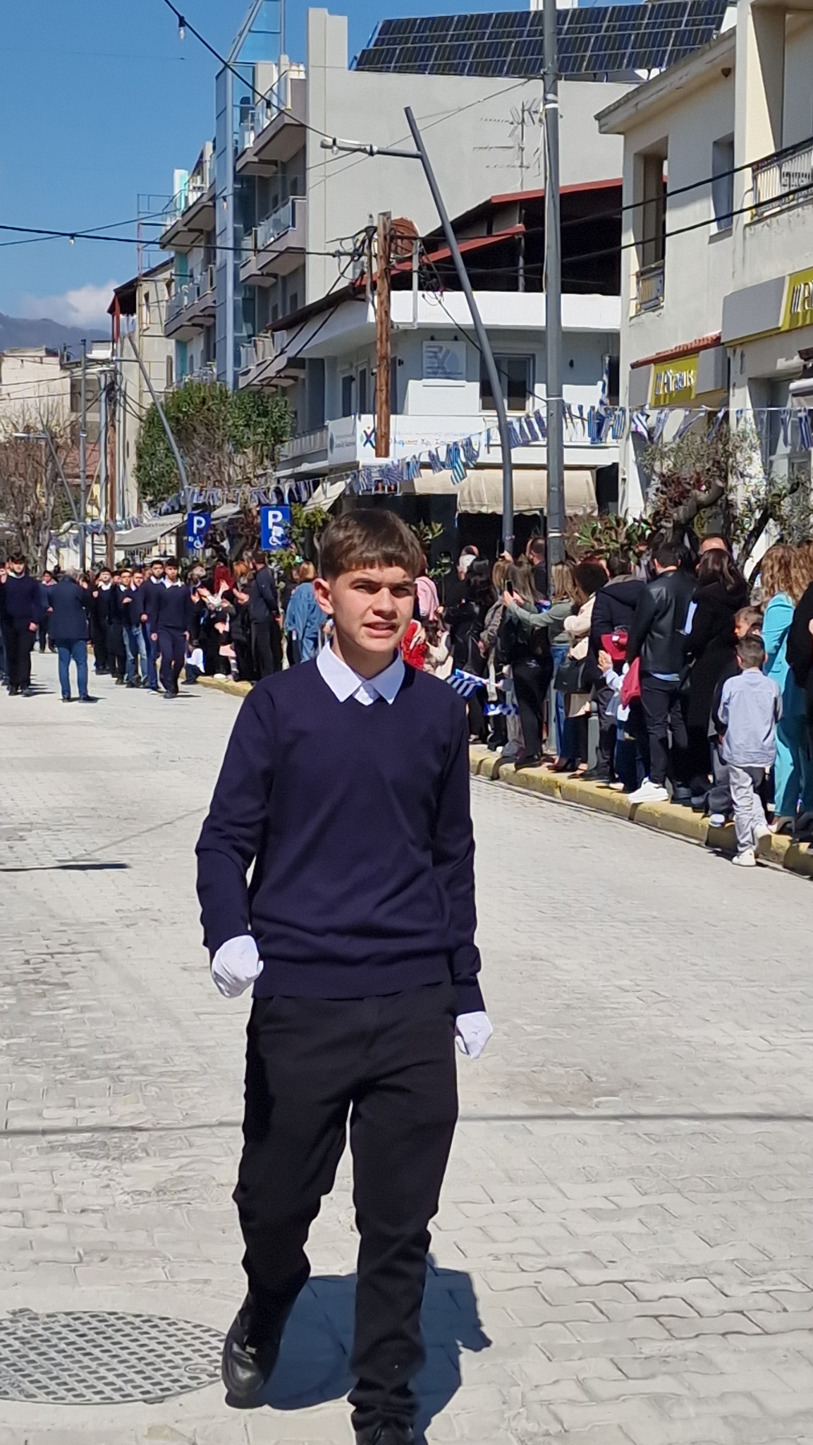 Μαζική συμμετοχή και σύμμαχος ο καιρός στην επιμνημόσυνη δέηση και τη μαθητική παρέλαση στην Αριδαία