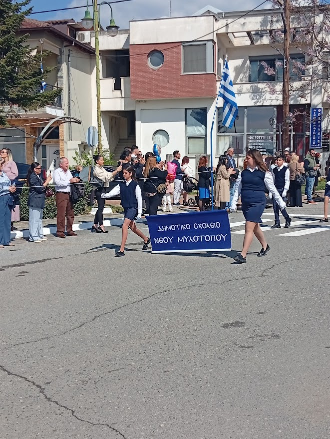 Παρέλαση 25ης Μαρτίου στον Νέο Μυλότοπο (φωτογραφίες)