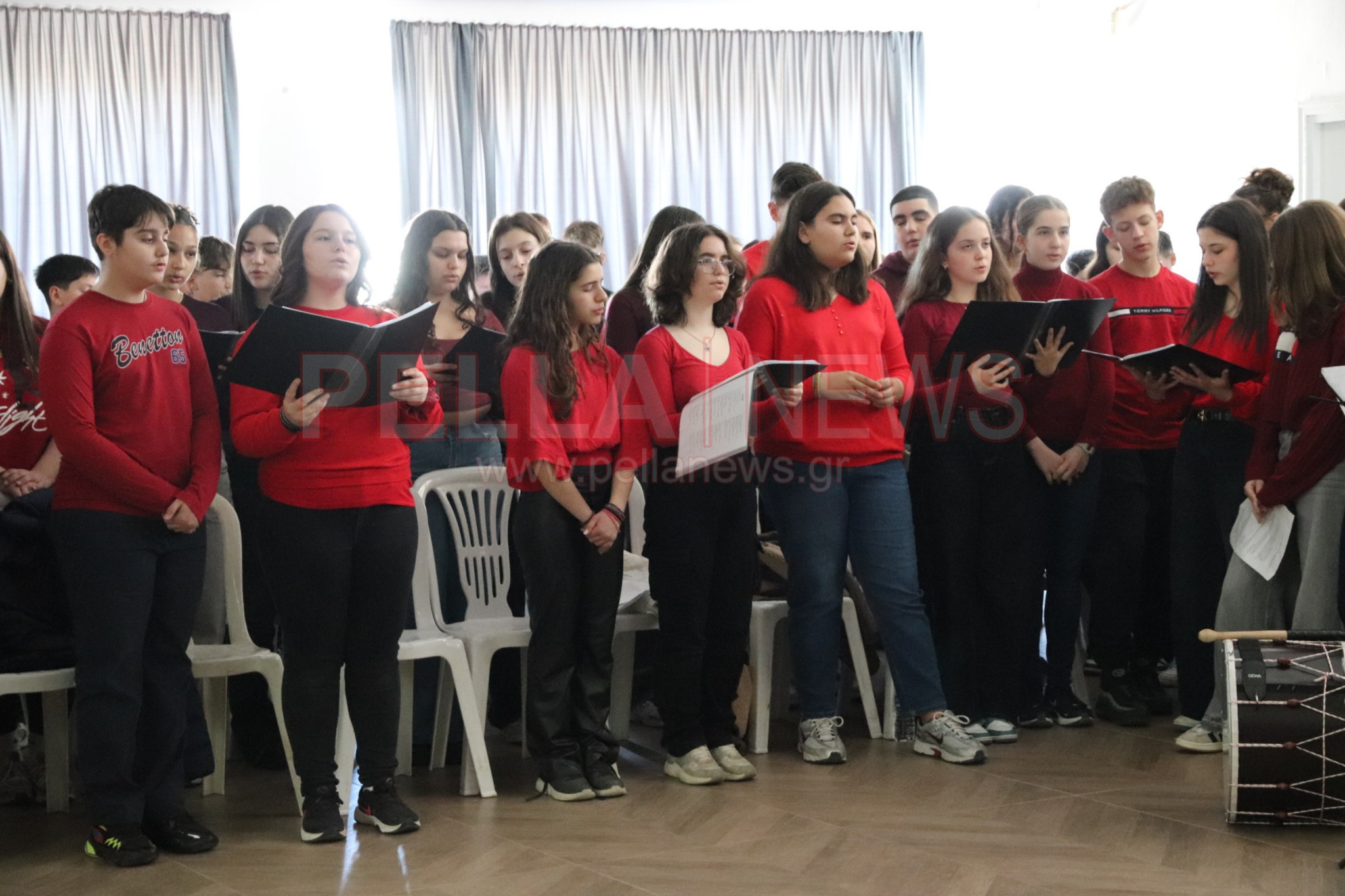 «Ρίμες και όνειρα» στη Σκύδρα: Μαθητές έδωσαν φωνή στην ποίηση μέσα από μια ξεχωριστή εκδήλωση (βιντεο)