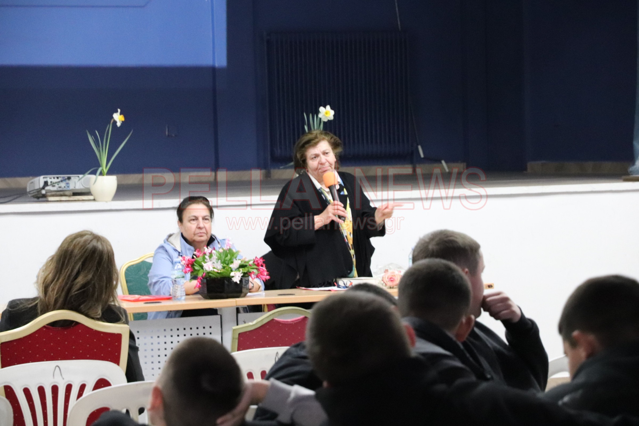 «Ρίμες και όνειρα» στη Σκύδρα: Μαθητές έδωσαν φωνή στην ποίηση μέσα από μια ξεχωριστή εκδήλωση (βιντεο)